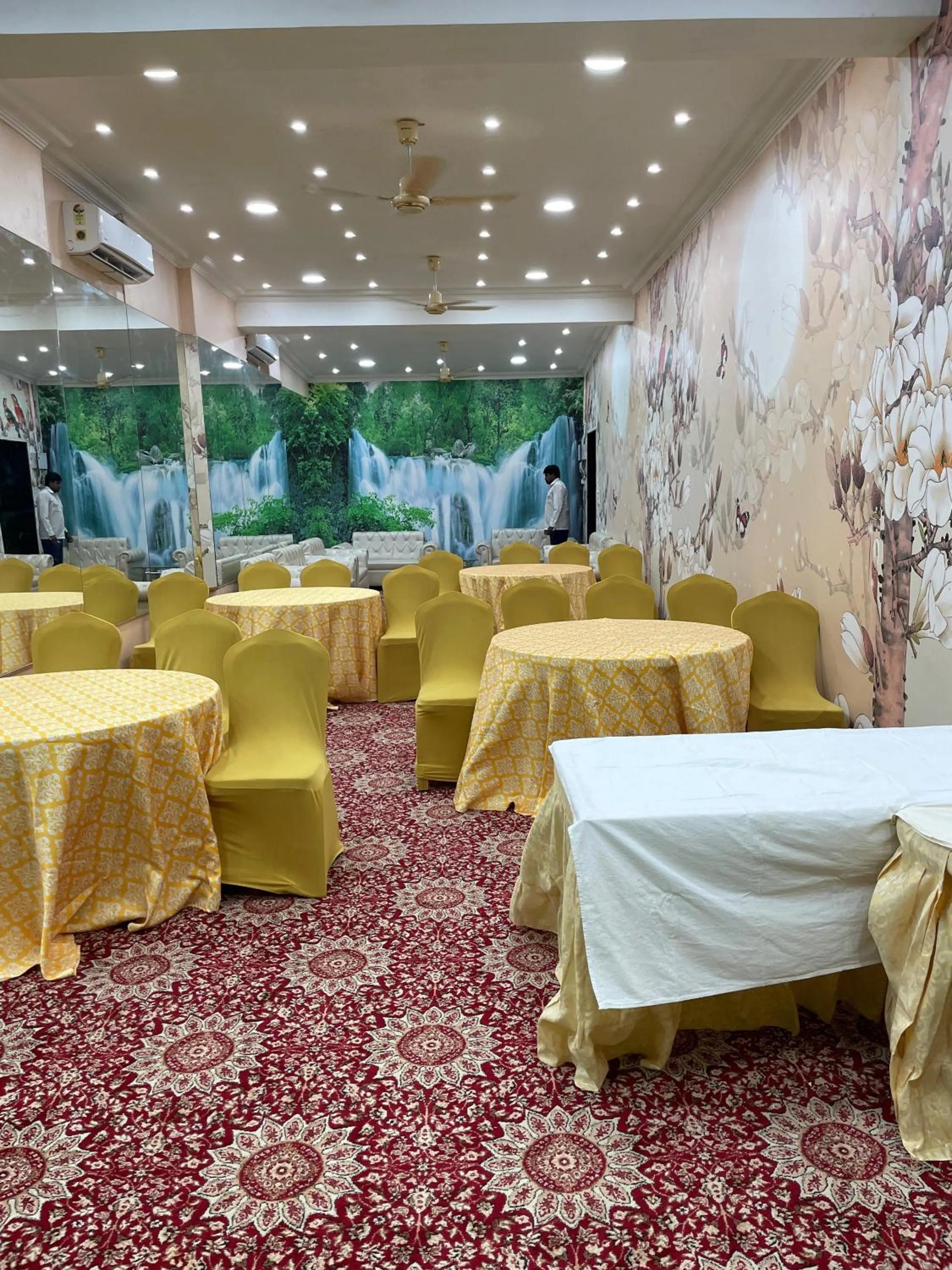 Banquet/Function facilities in Hotel Seth Murlidhar Seva Sadan-Near Prem Mandir
