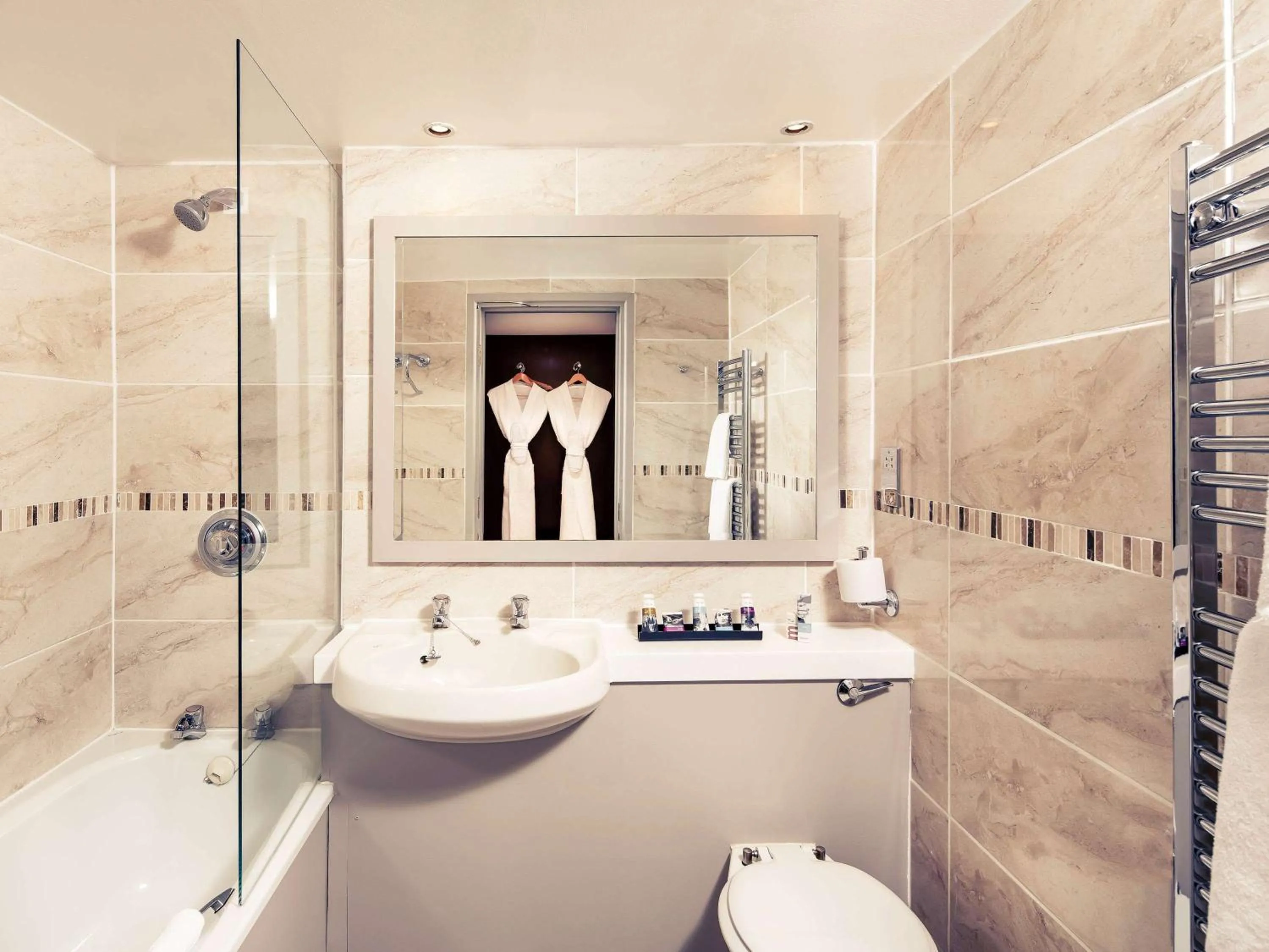 Photo of the whole room, Bathroom in Mercure Leeds Parkway Hotel