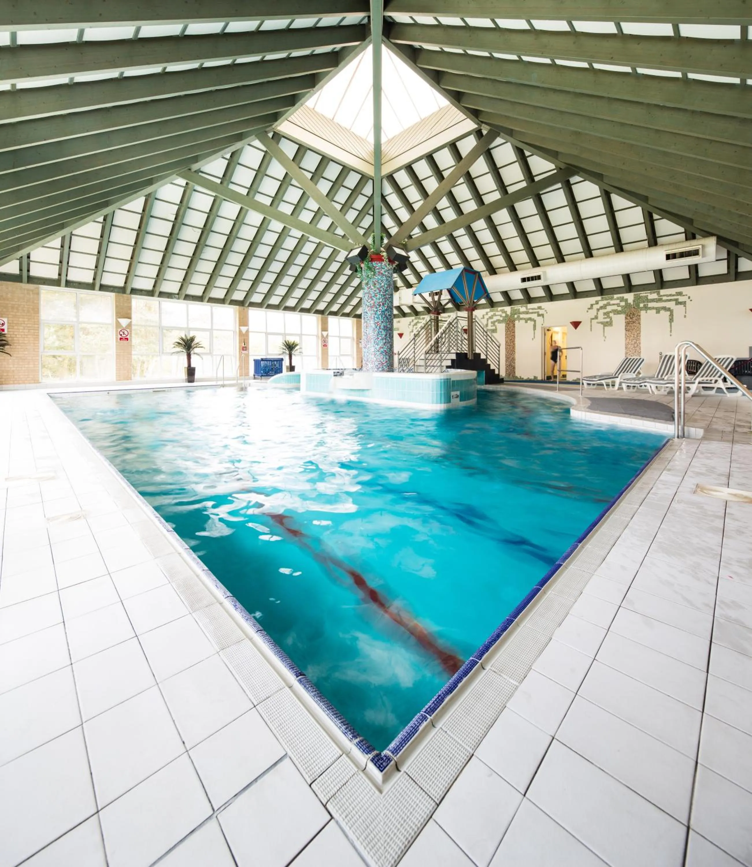 Swimming Pool in Mercure Leeds Parkway Hotel