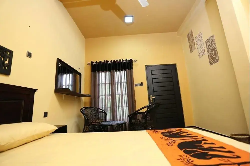 Budget Double Room in Edwin's Airport Garden Budget Double Room in Edwin's Airport Garden