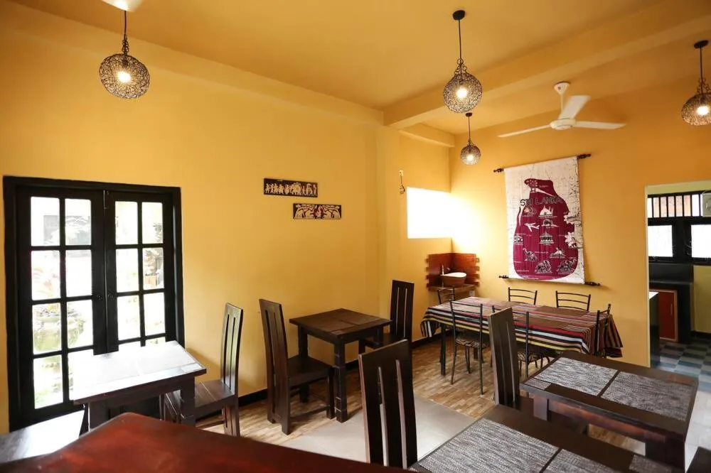 Restaurant/places to eat in Edwin's Airport Garden