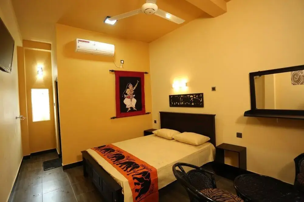 Budget Double Room in Edwin's Airport Garden Budget Double Room in Edwin's Airport Garden