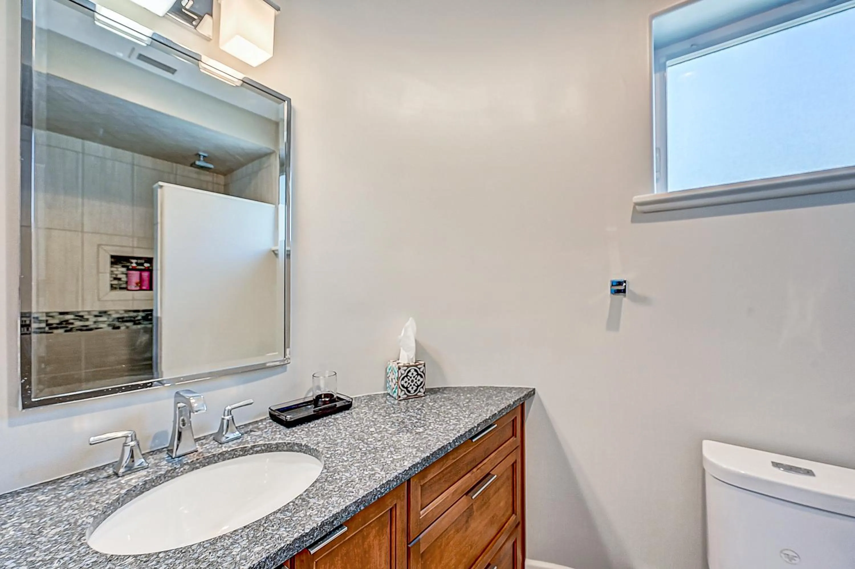 Photo of the whole room in Ocean Paradise