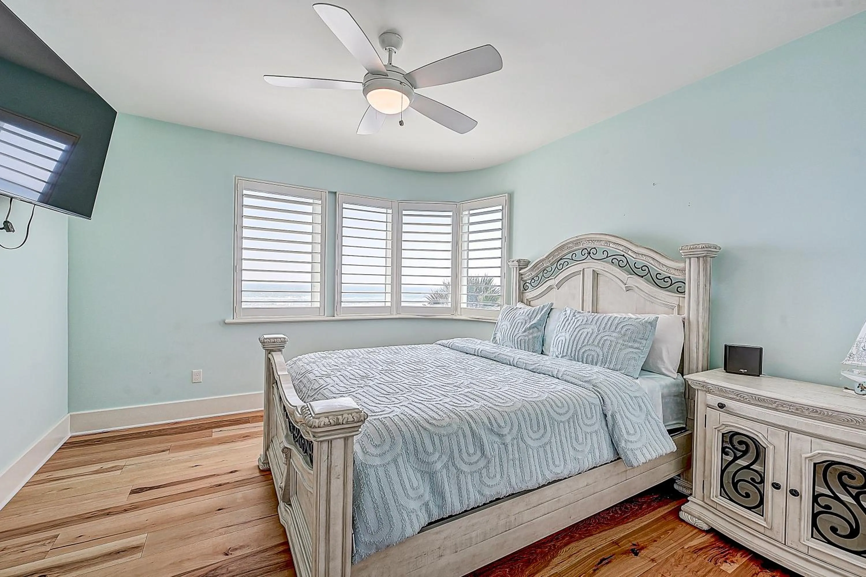 Bed in Ocean Paradise