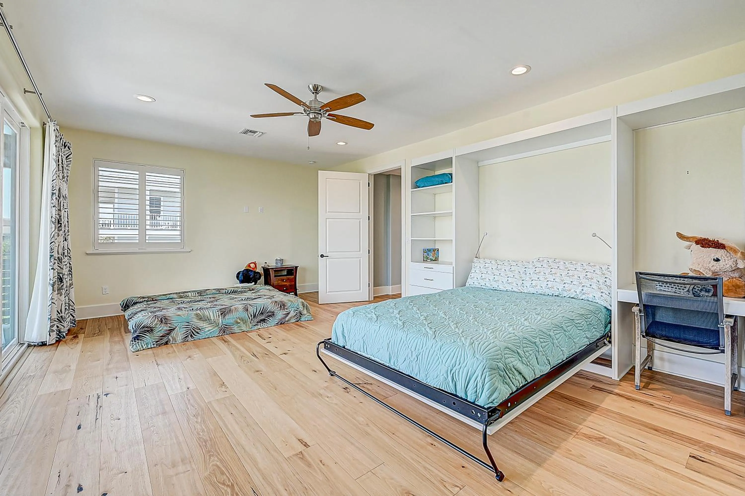 Bed in Ocean Paradise