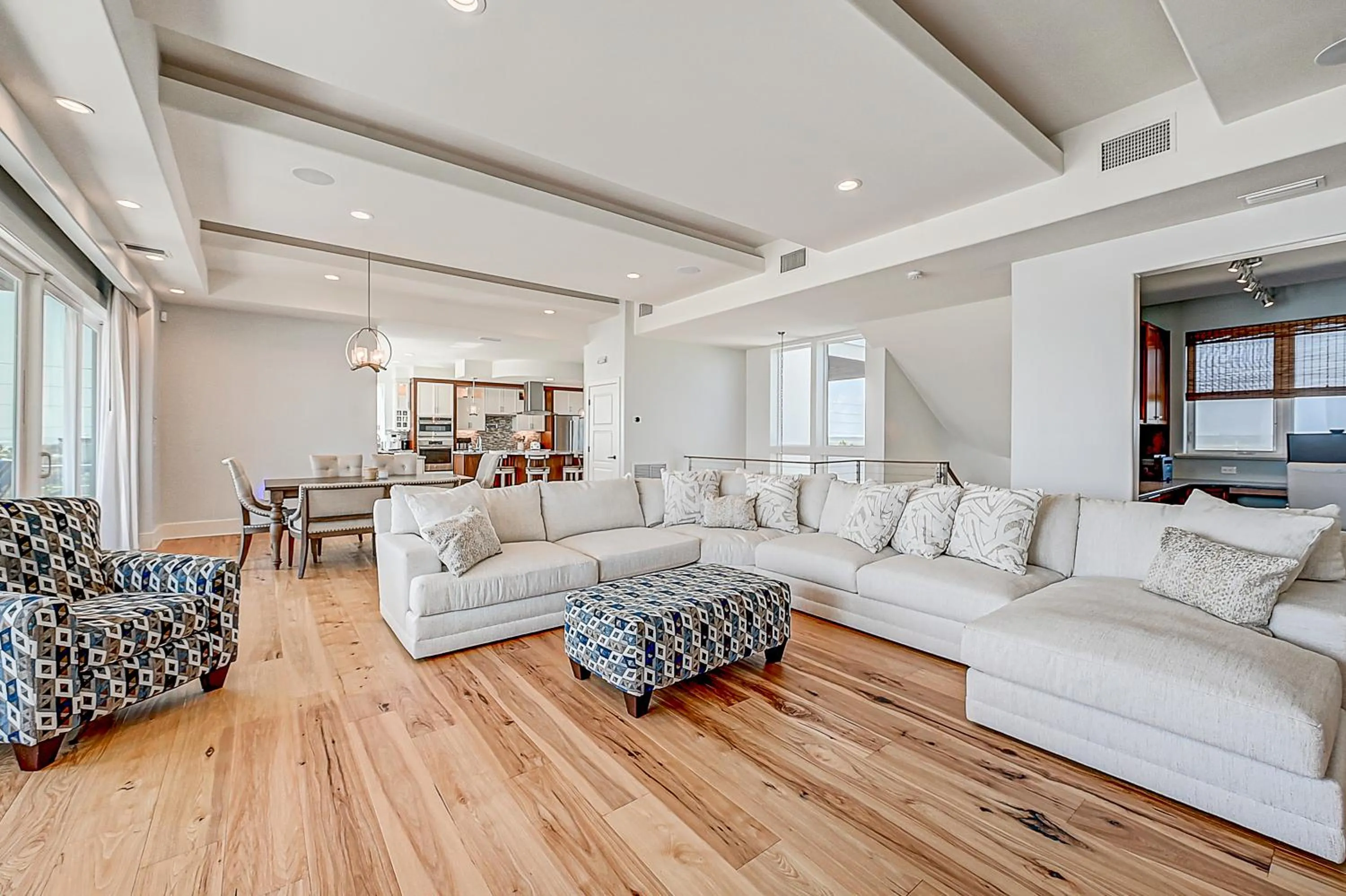 Photo of the whole room in Ocean Paradise