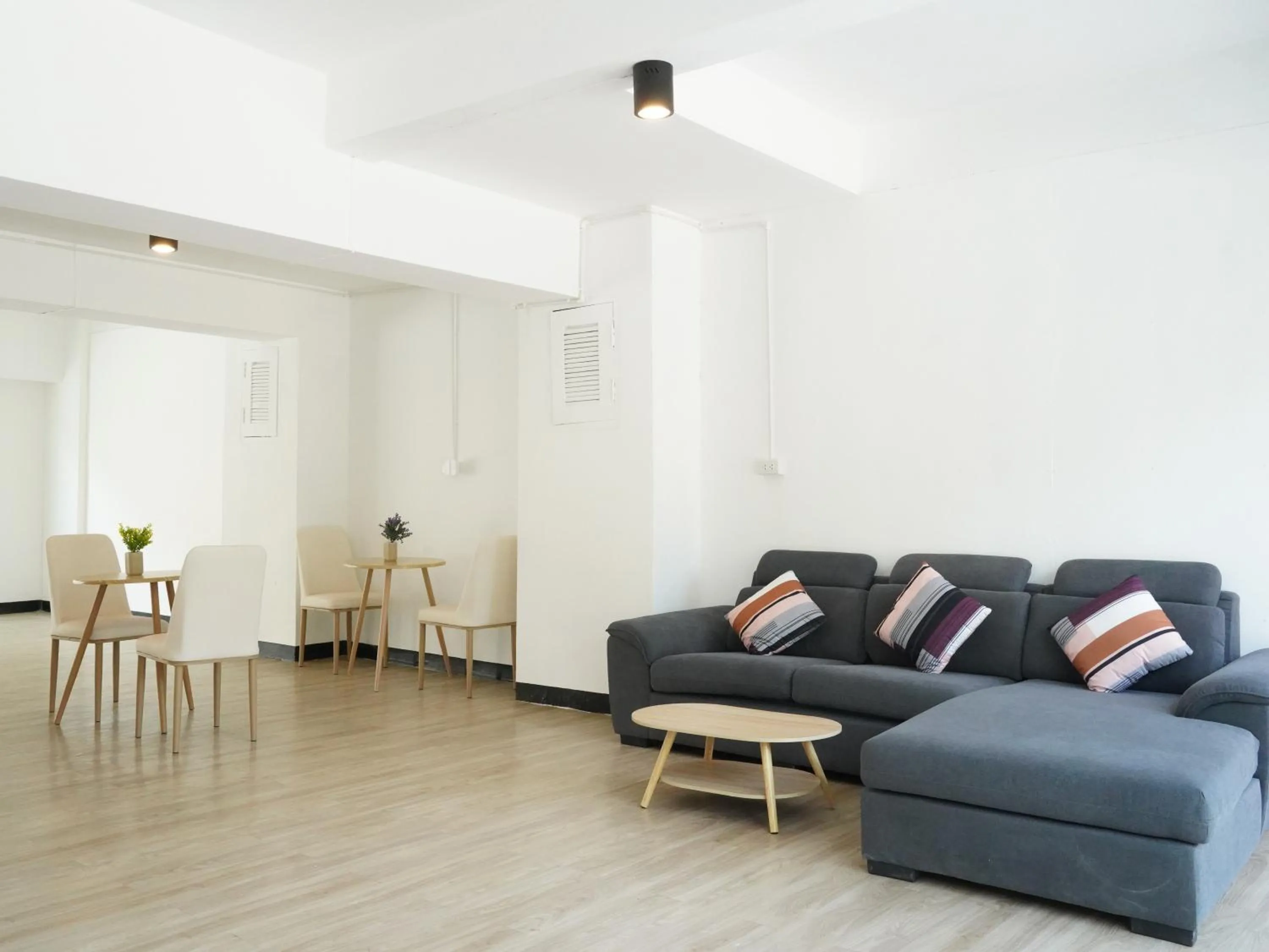 Property building in RoomQuest IT Square Don Mueang Airport