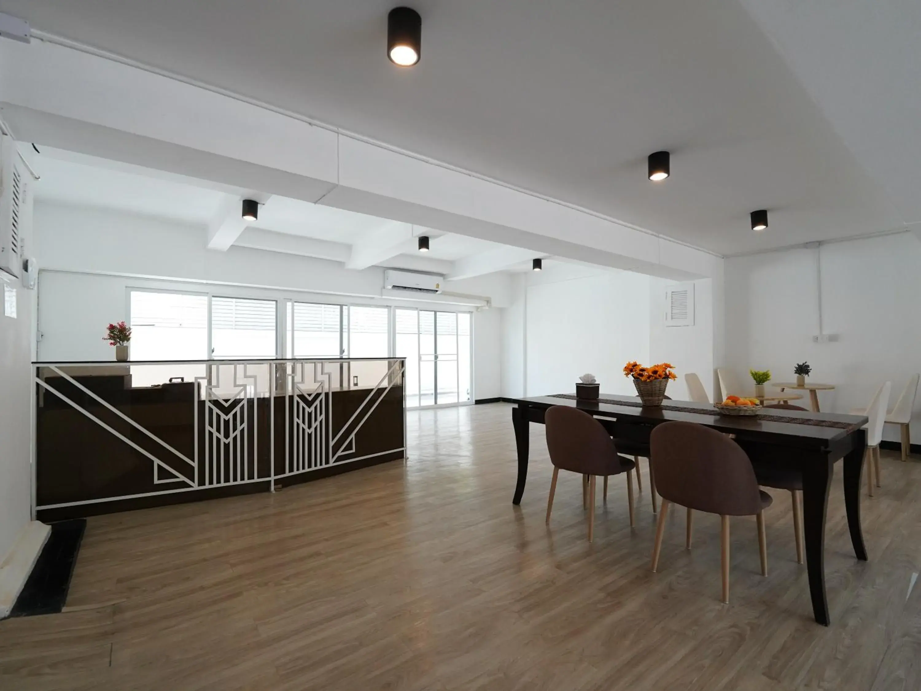 Lobby or reception in RoomQuest IT Square Don Mueang Airport Lobby or reception in RoomQuest IT Square Don Mueang Airport