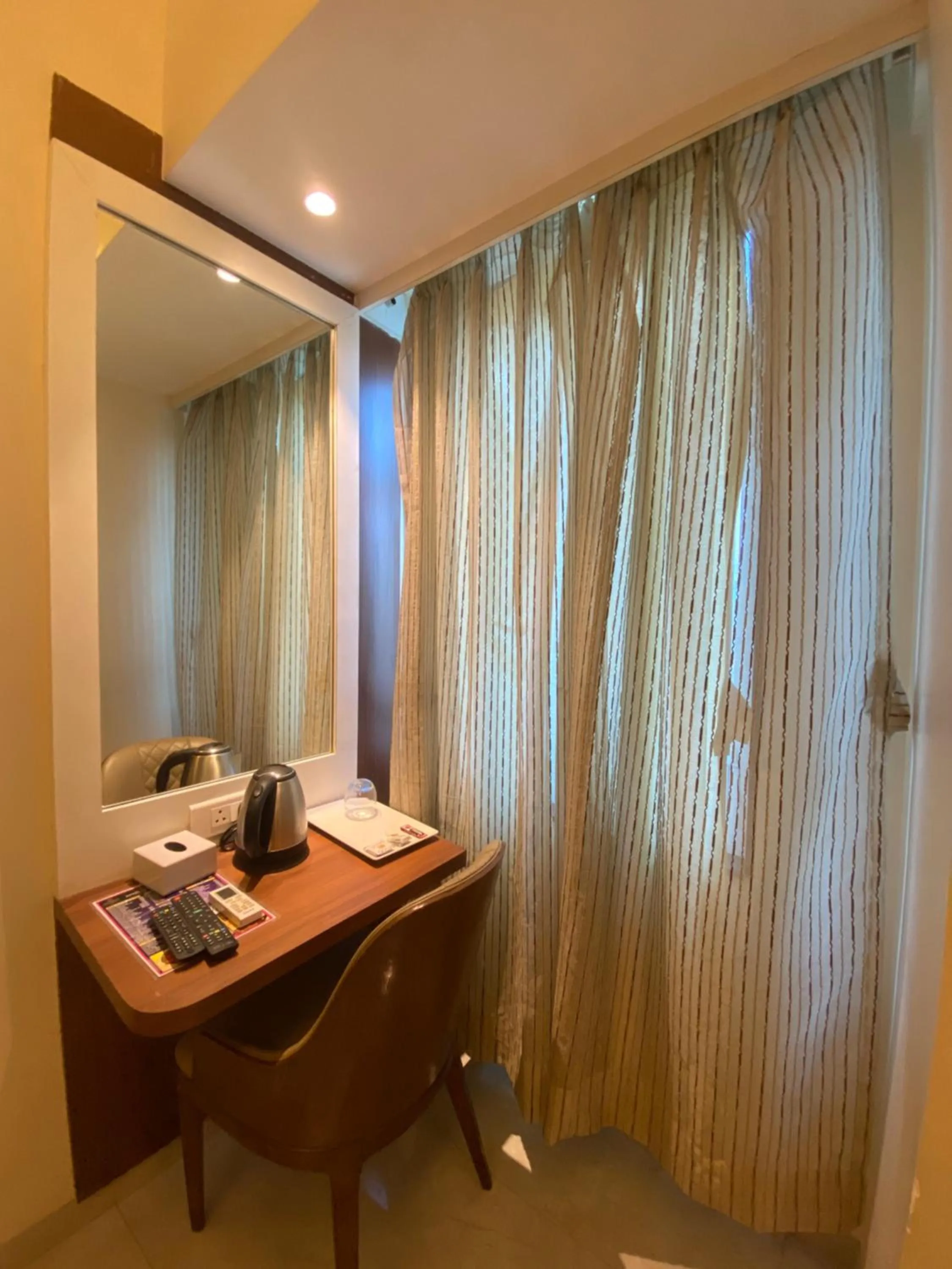 Area and facilities in Hotel Czar Inn - Vashi Navi Mumbai