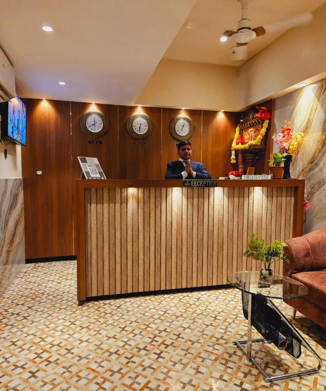 People in Hotel Czar Inn - Vashi Navi Mumbai