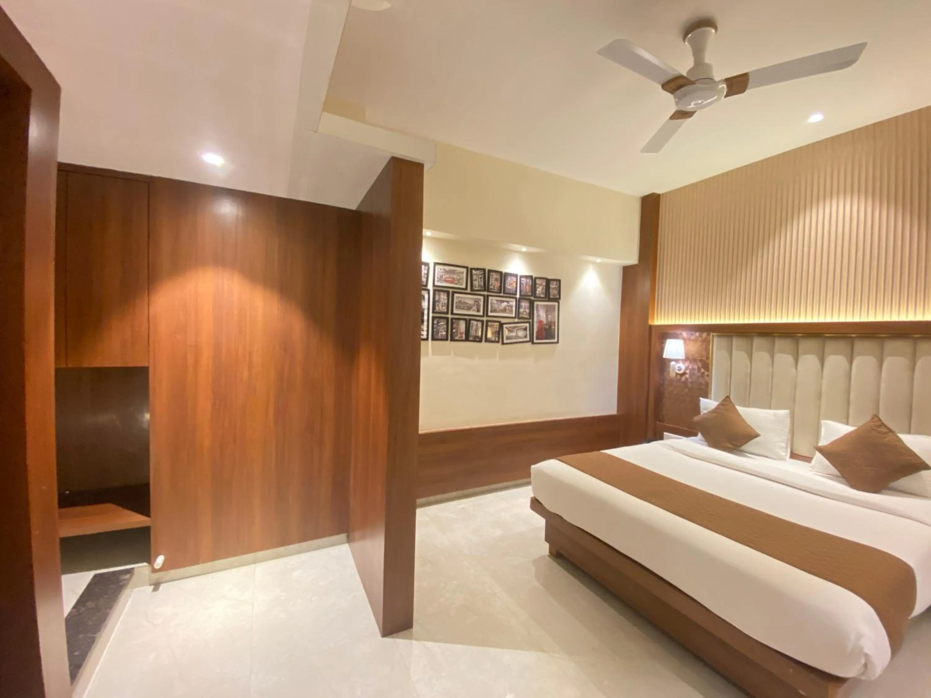 Photo of the whole room, Bed in Hotel Czar Inn - Vashi Navi Mumbai