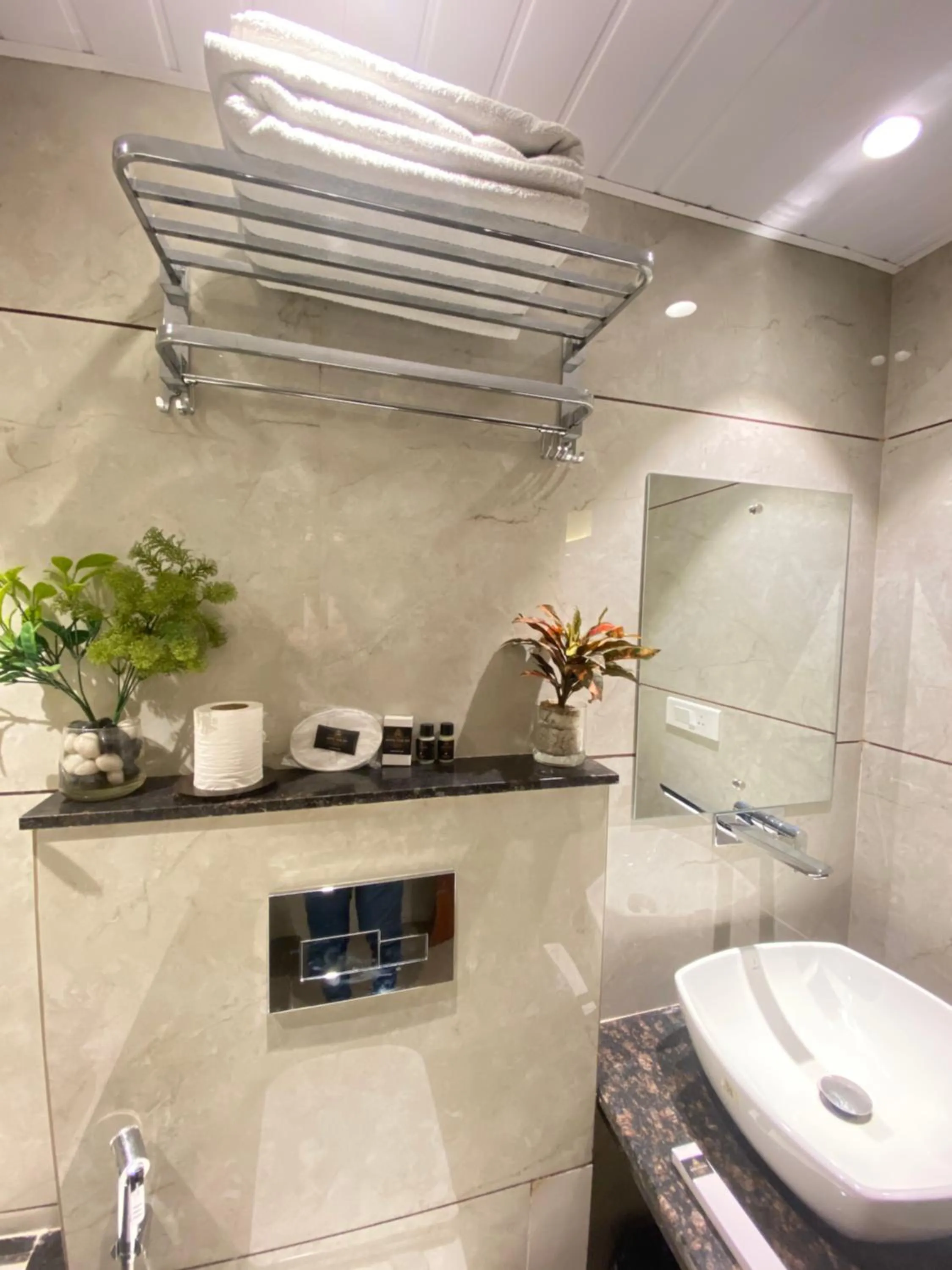 Bathroom in Hotel Czar Inn - Vashi Navi Mumbai