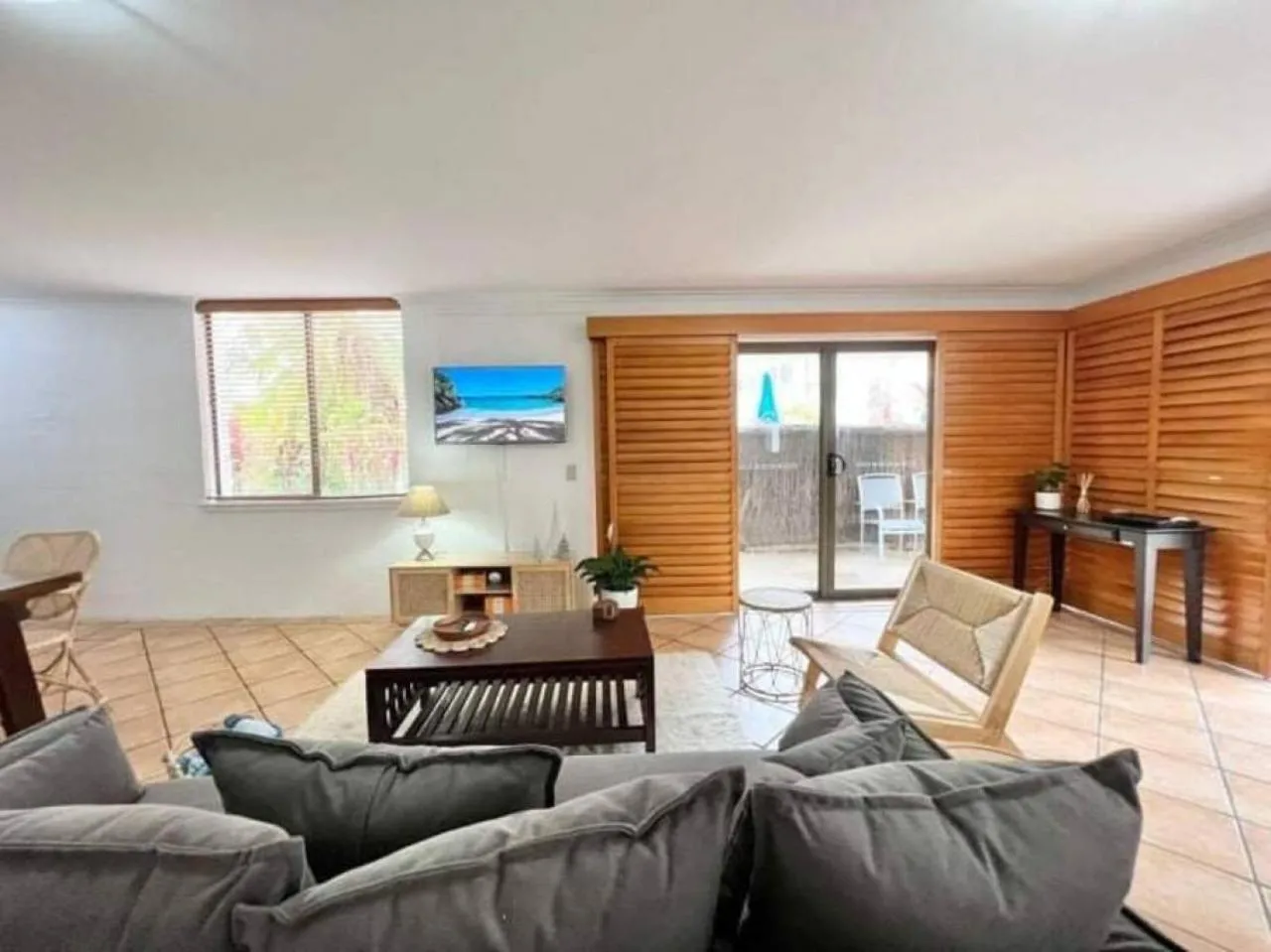 Paradise plantation on Noosa Hill 143NI