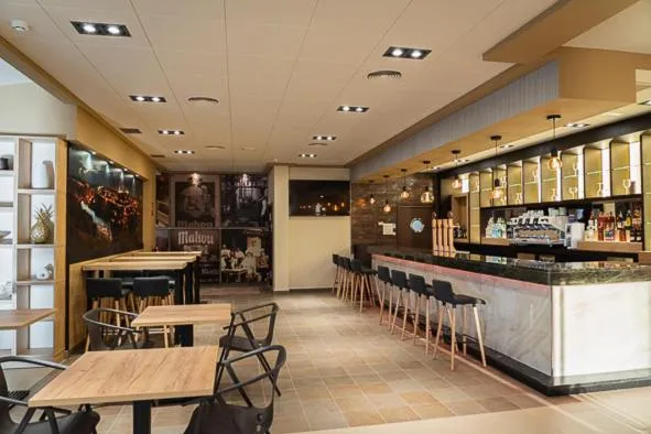 Lounge or bar in Hotel-Asador Montes Oretanos