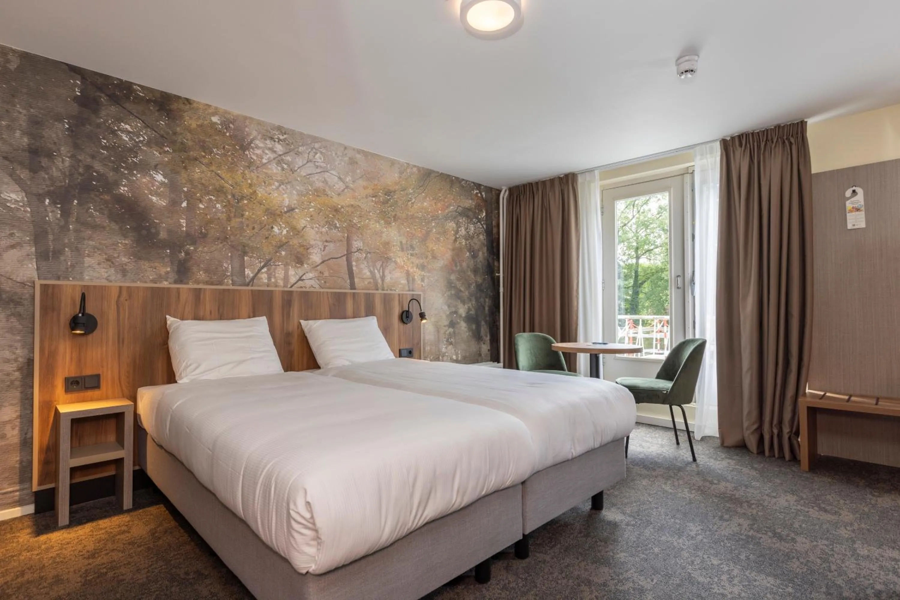 Bed in Fletcher Hotel Restaurant Erica