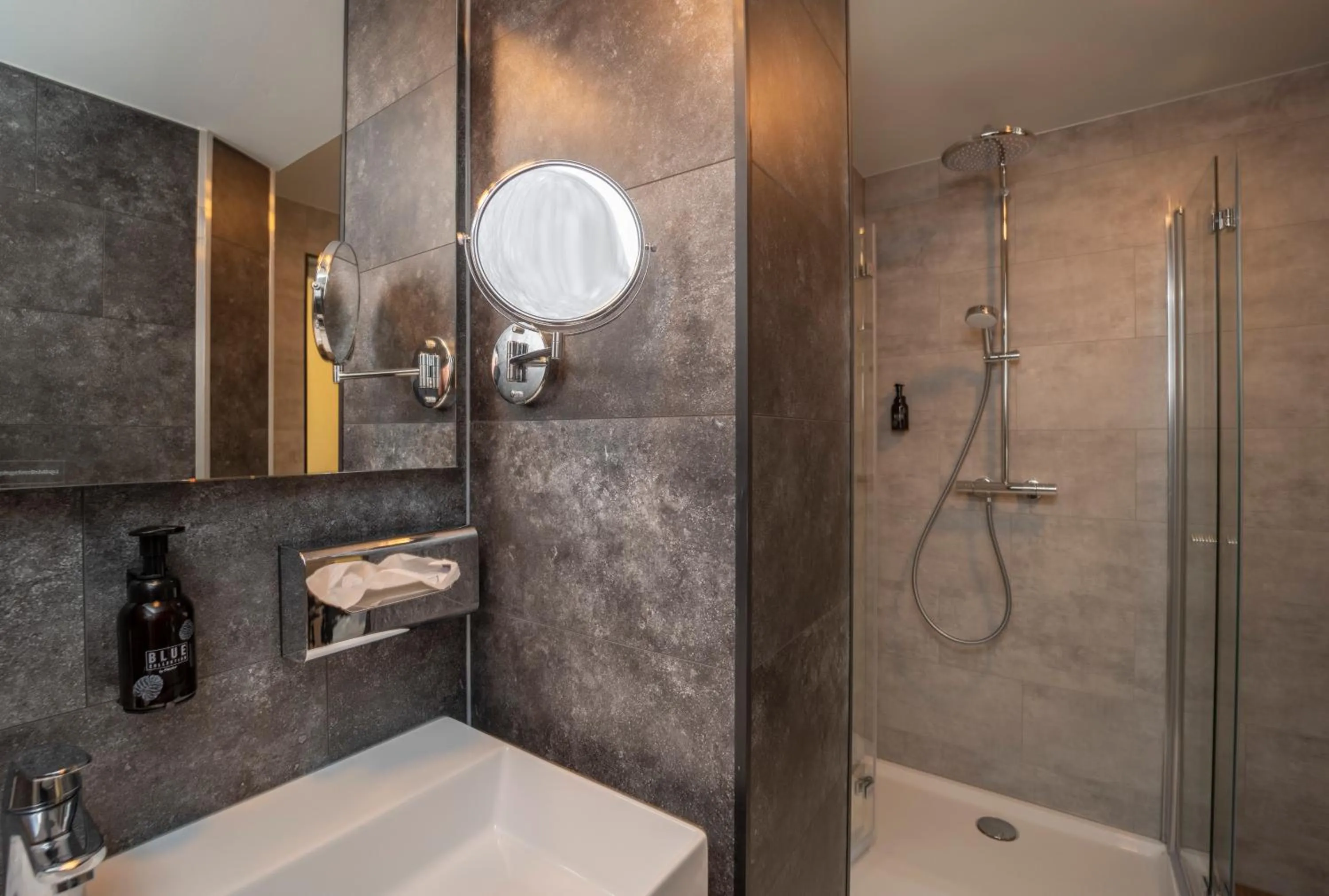 Bathroom in Fletcher Hotel Restaurant Erica