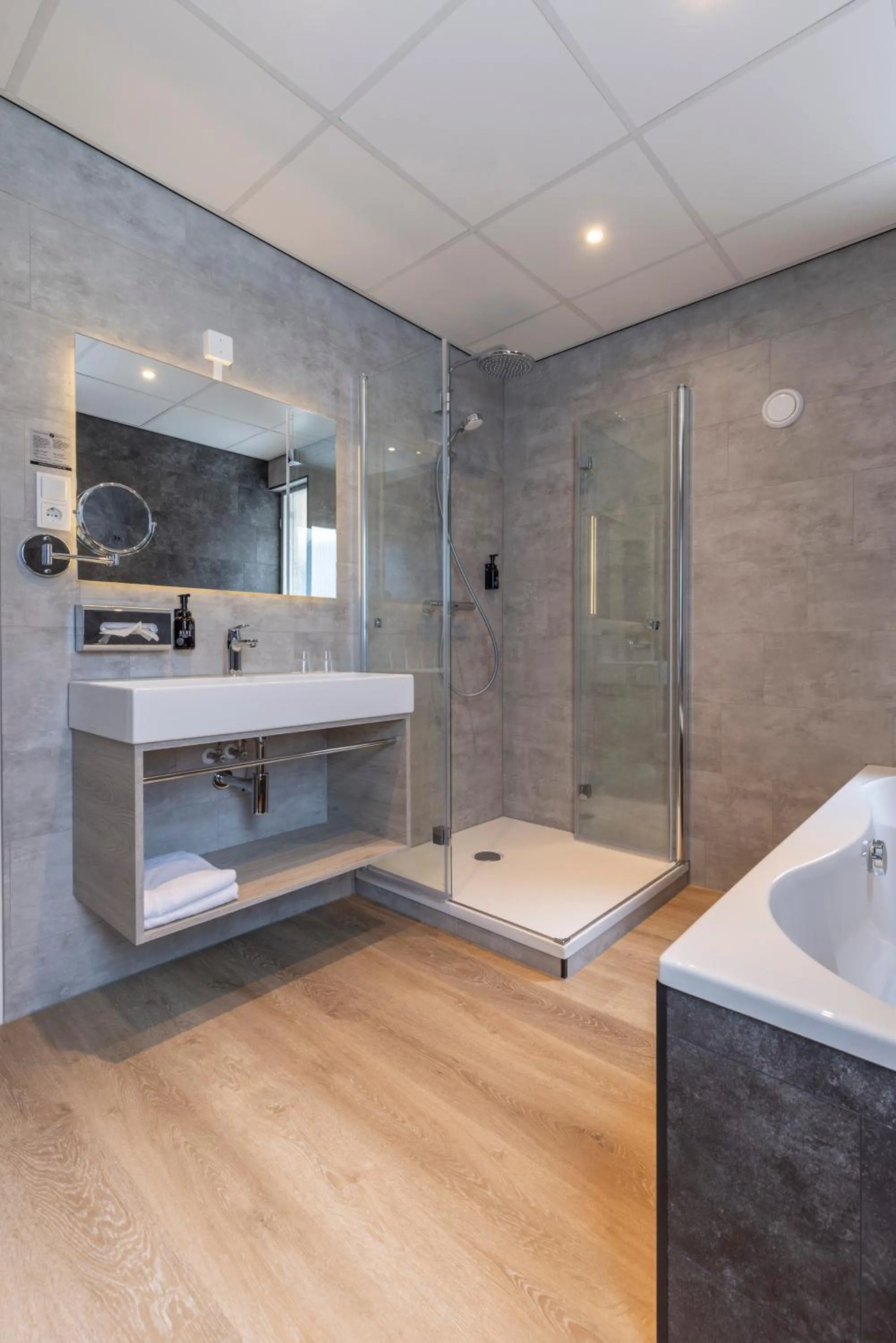 Bathroom in Fletcher Hotel Restaurant Erica