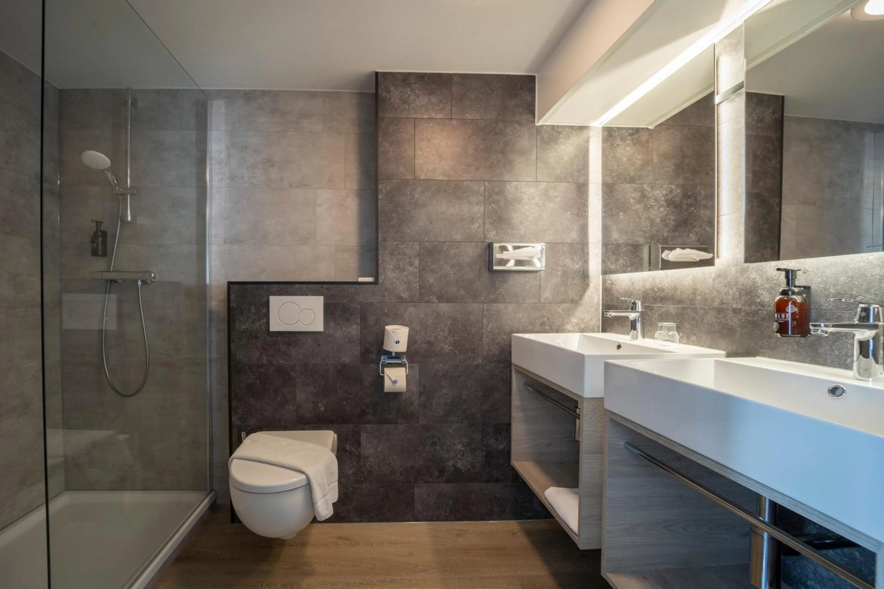 Bathroom in Fletcher Hotel Restaurant Erica