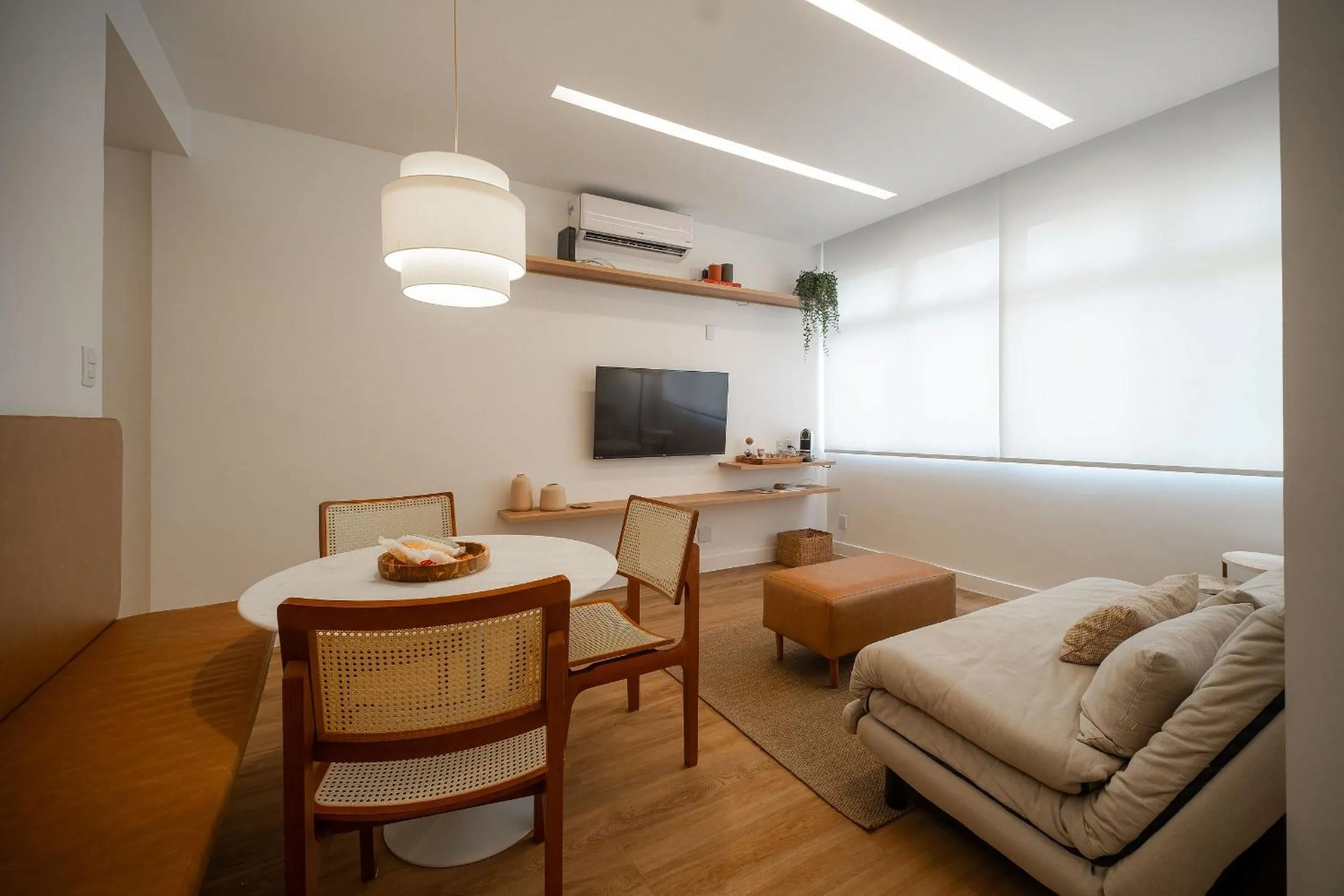 Living room in Apartamento recém reformado no Leblon