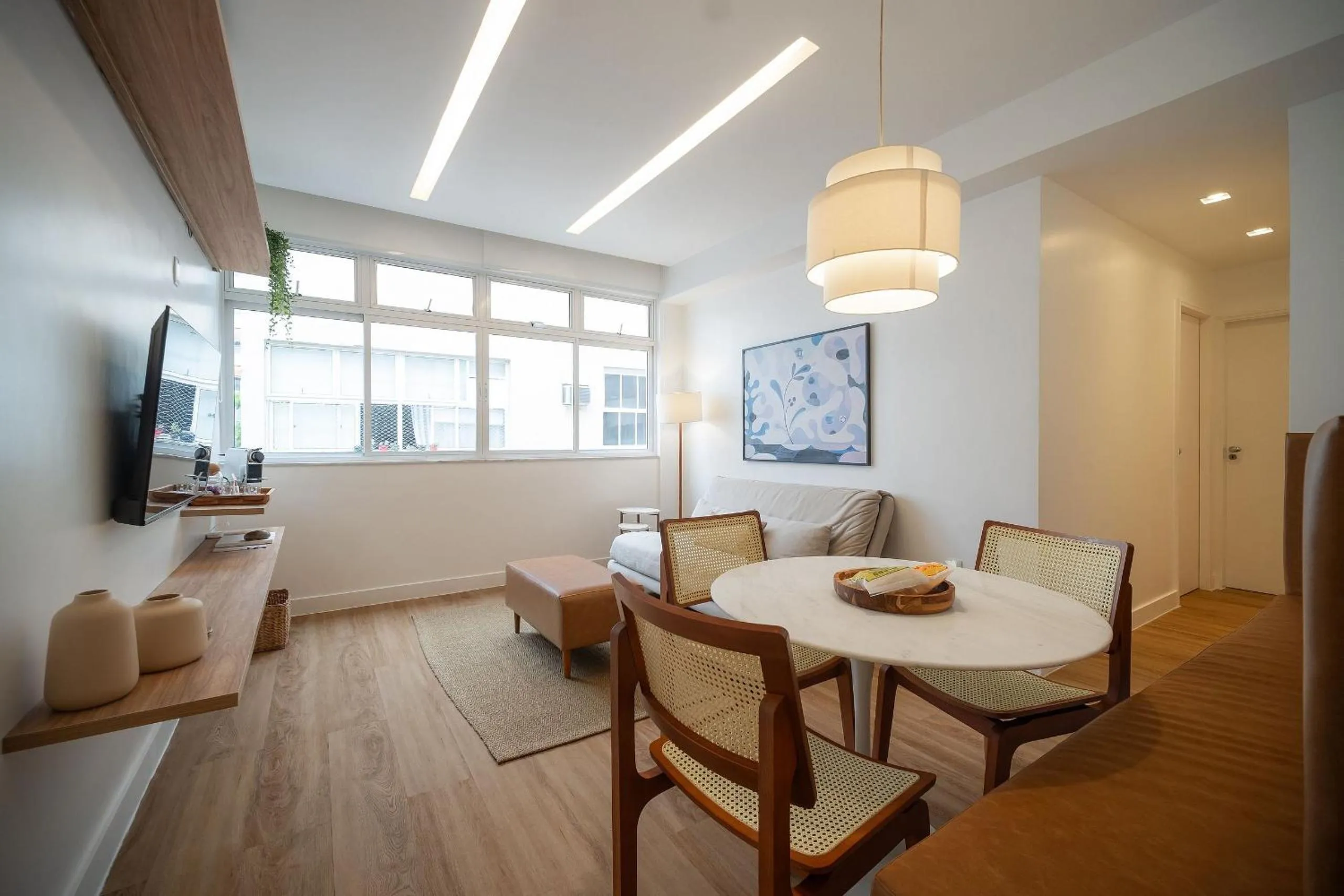 Dining area in Apartamento recém reformado no Leblon
