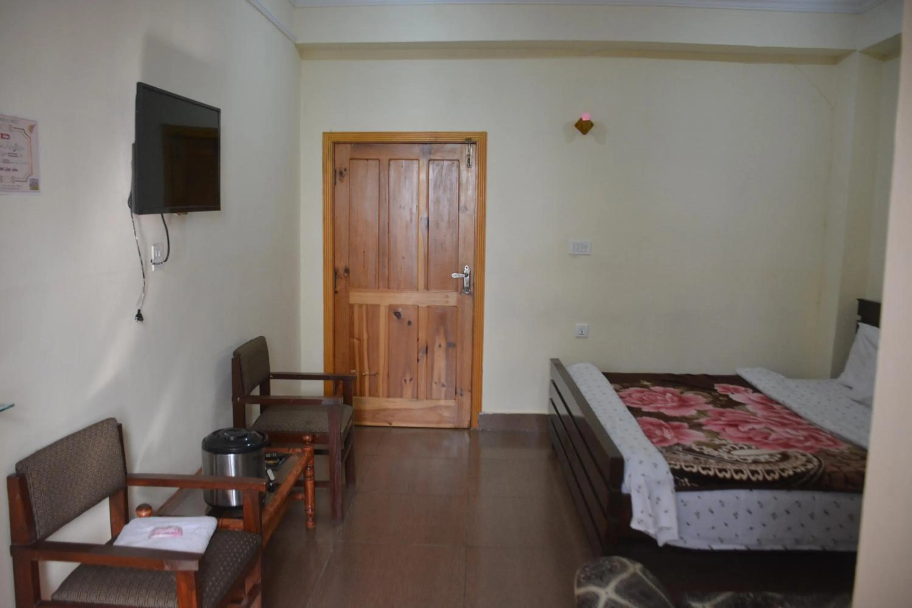 Bed in Eagle Nest, Malam Jabba by LMC