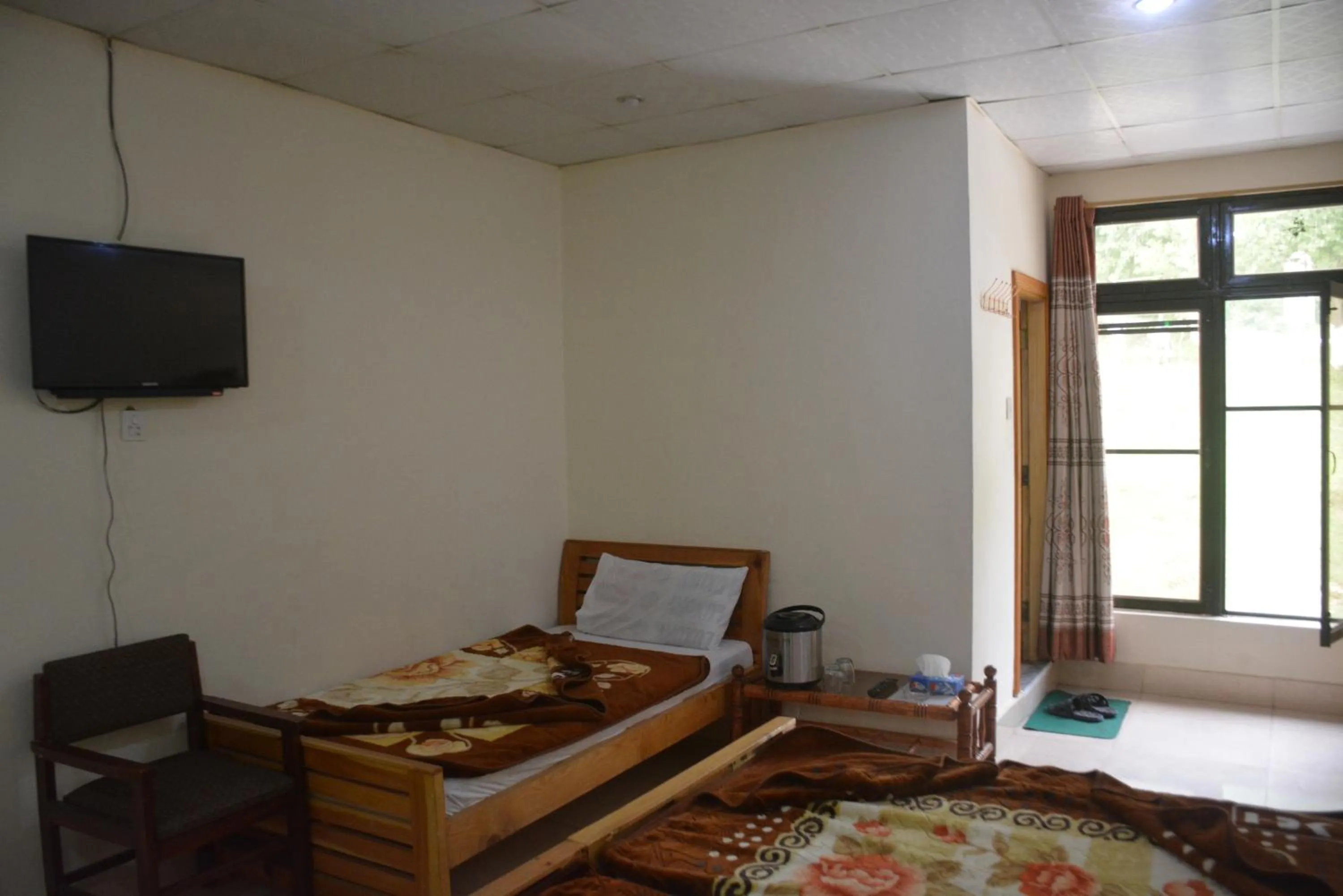 Bed in Eagle Nest, Malam Jabba by LMC