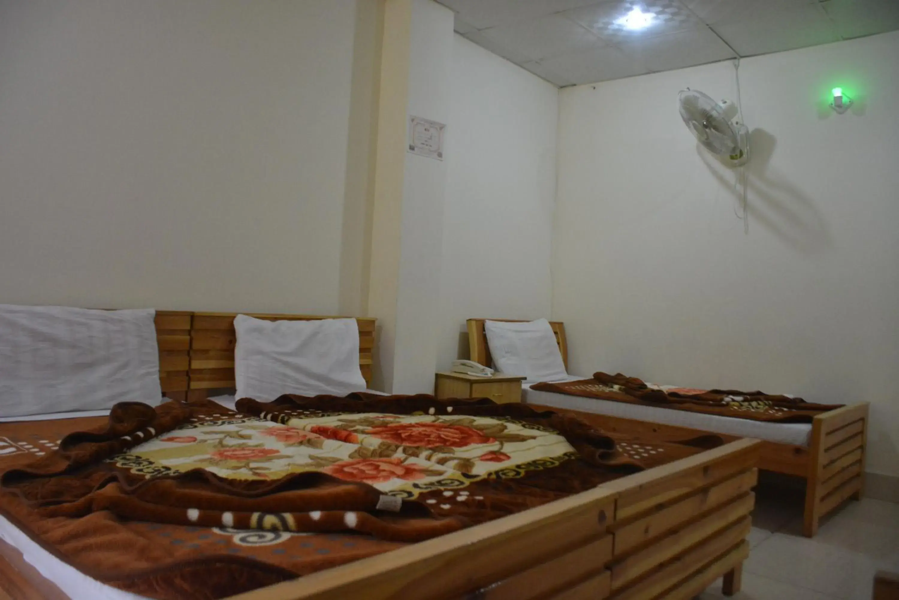 Bed in Eagle Nest, Malam Jabba by LMC Bed in Eagle Nest, Malam Jabba by LMC