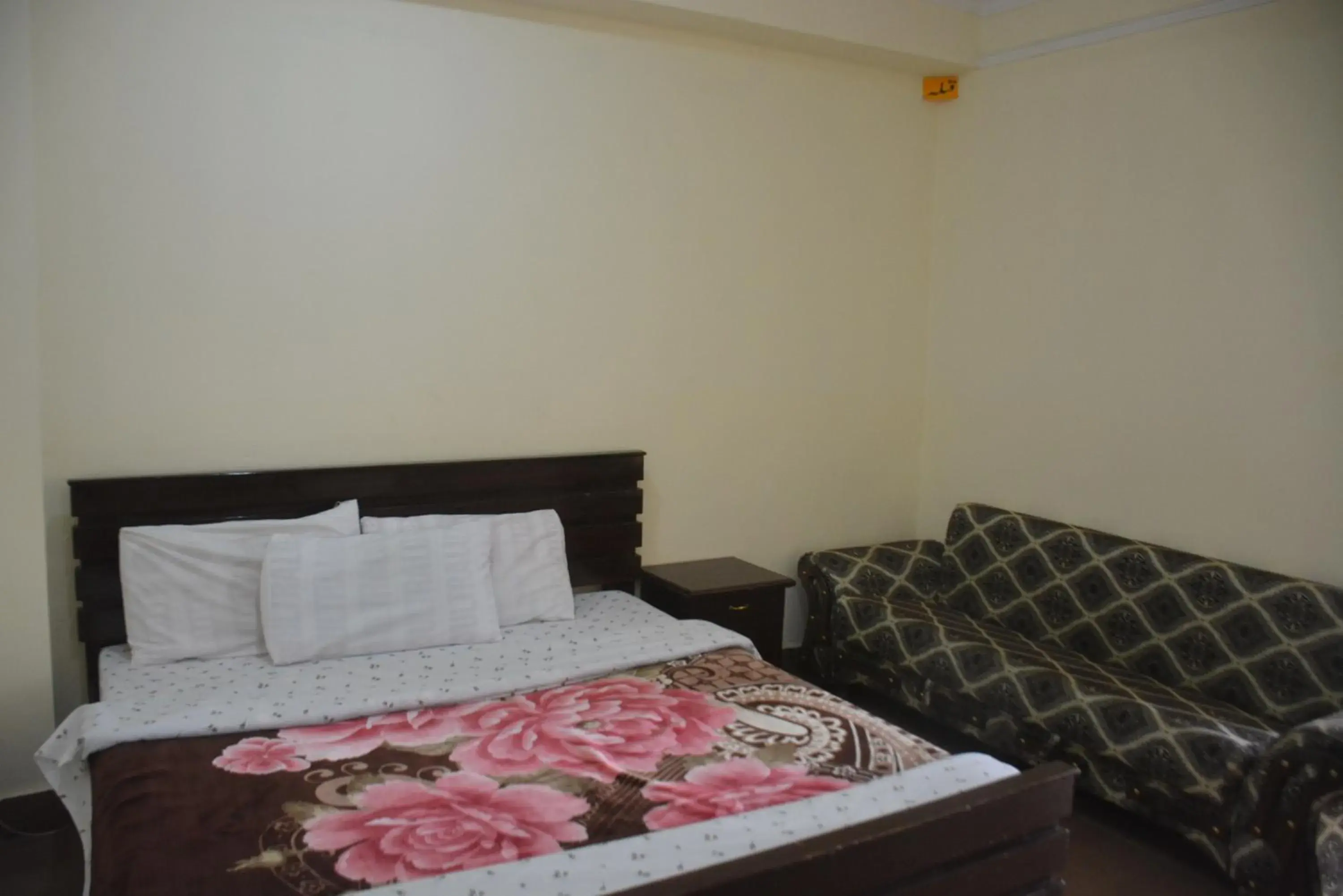 Bed in Eagle Nest, Malam Jabba by LMC Bed in Eagle Nest, Malam Jabba by LMC