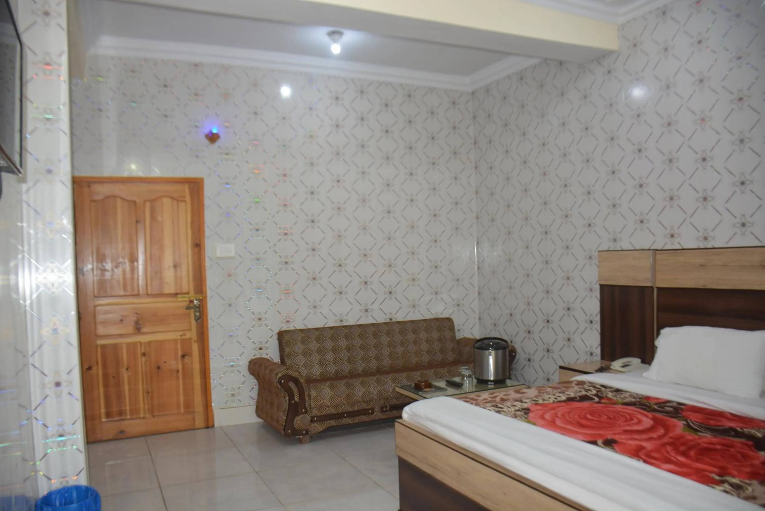 Bed in Eagle Nest, Malam Jabba by LMC