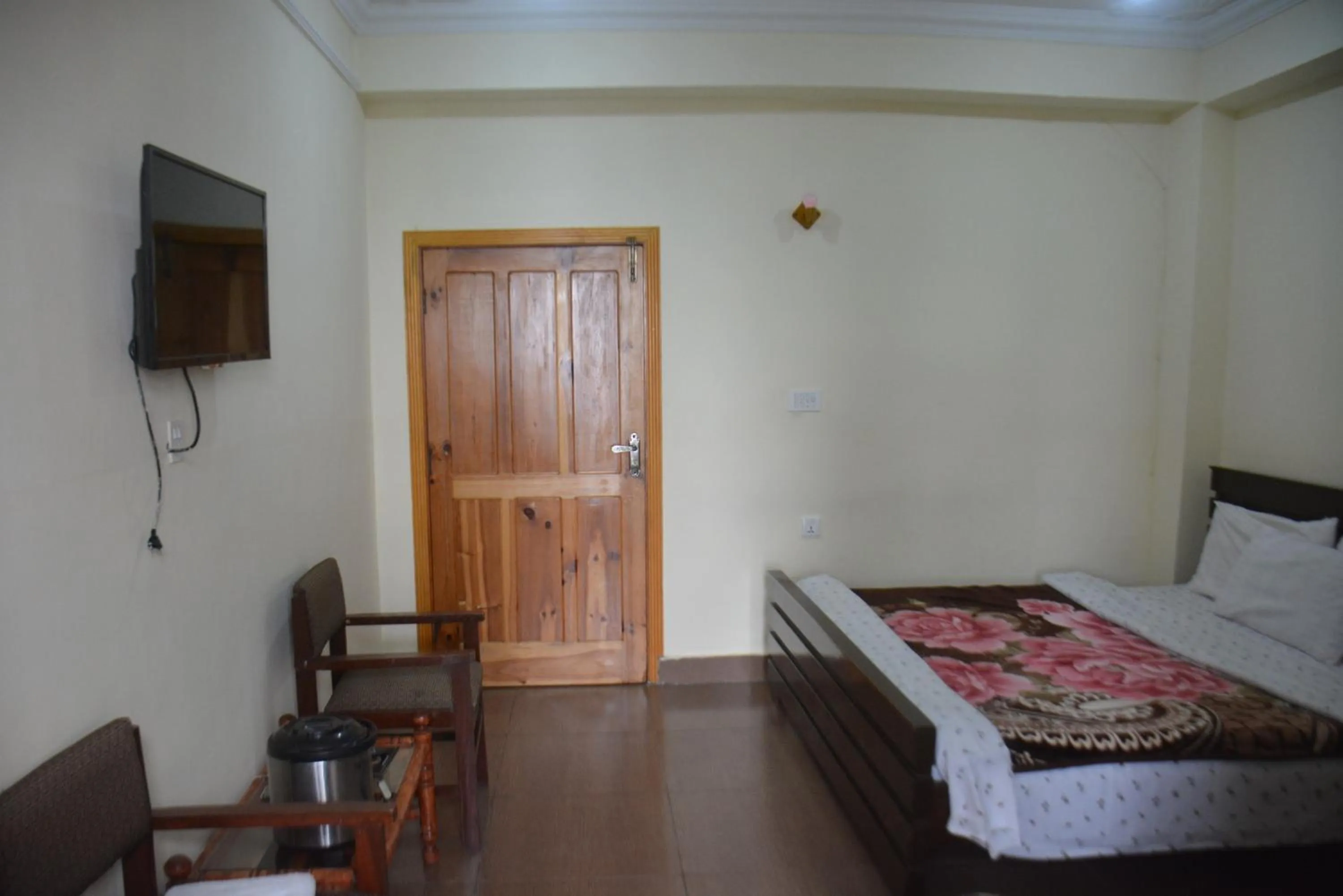 Bed in Eagle Nest, Malam Jabba by LMC