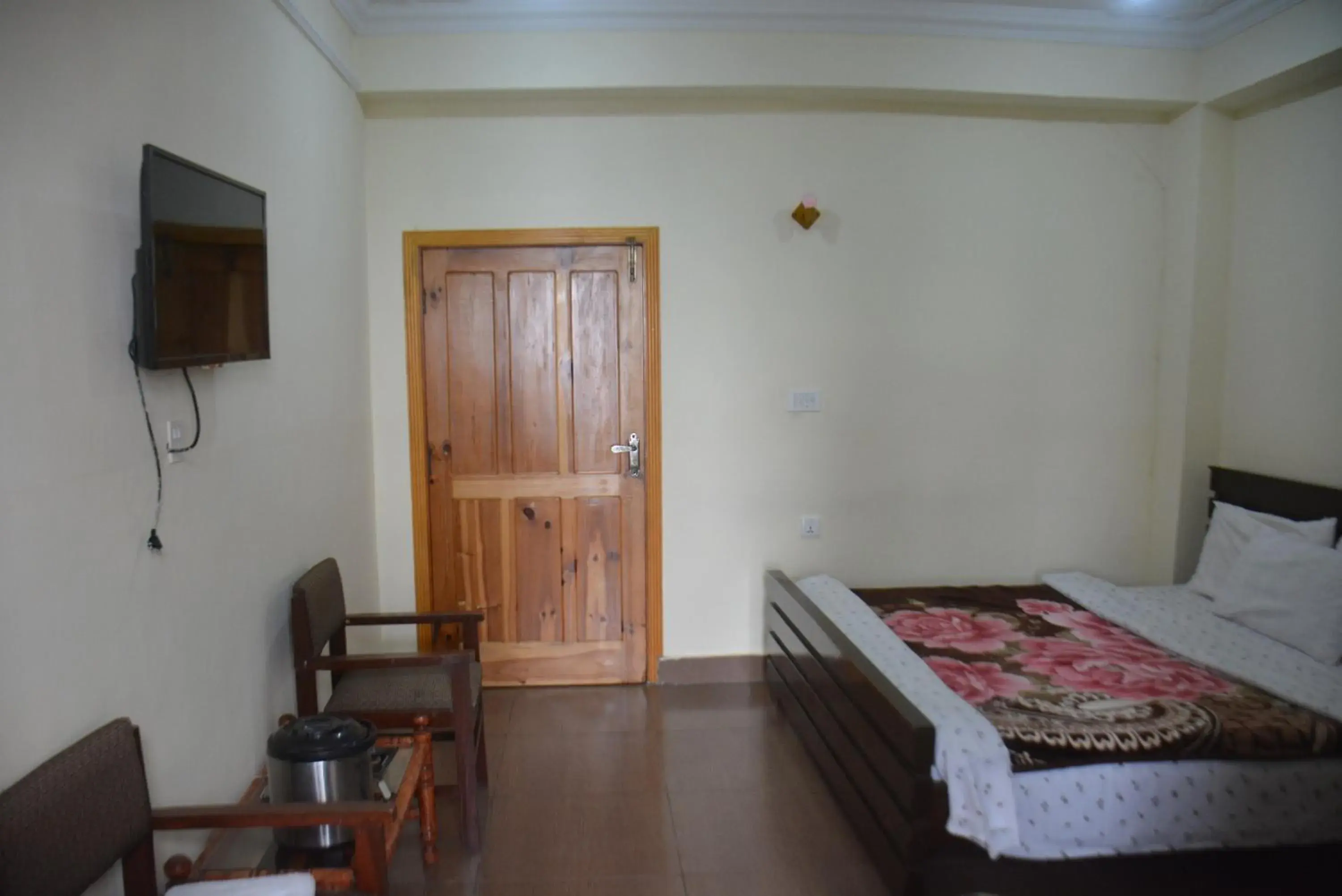 Bed in Eagle Nest, Malam Jabba by LMC Bed in Eagle Nest, Malam Jabba by LMC