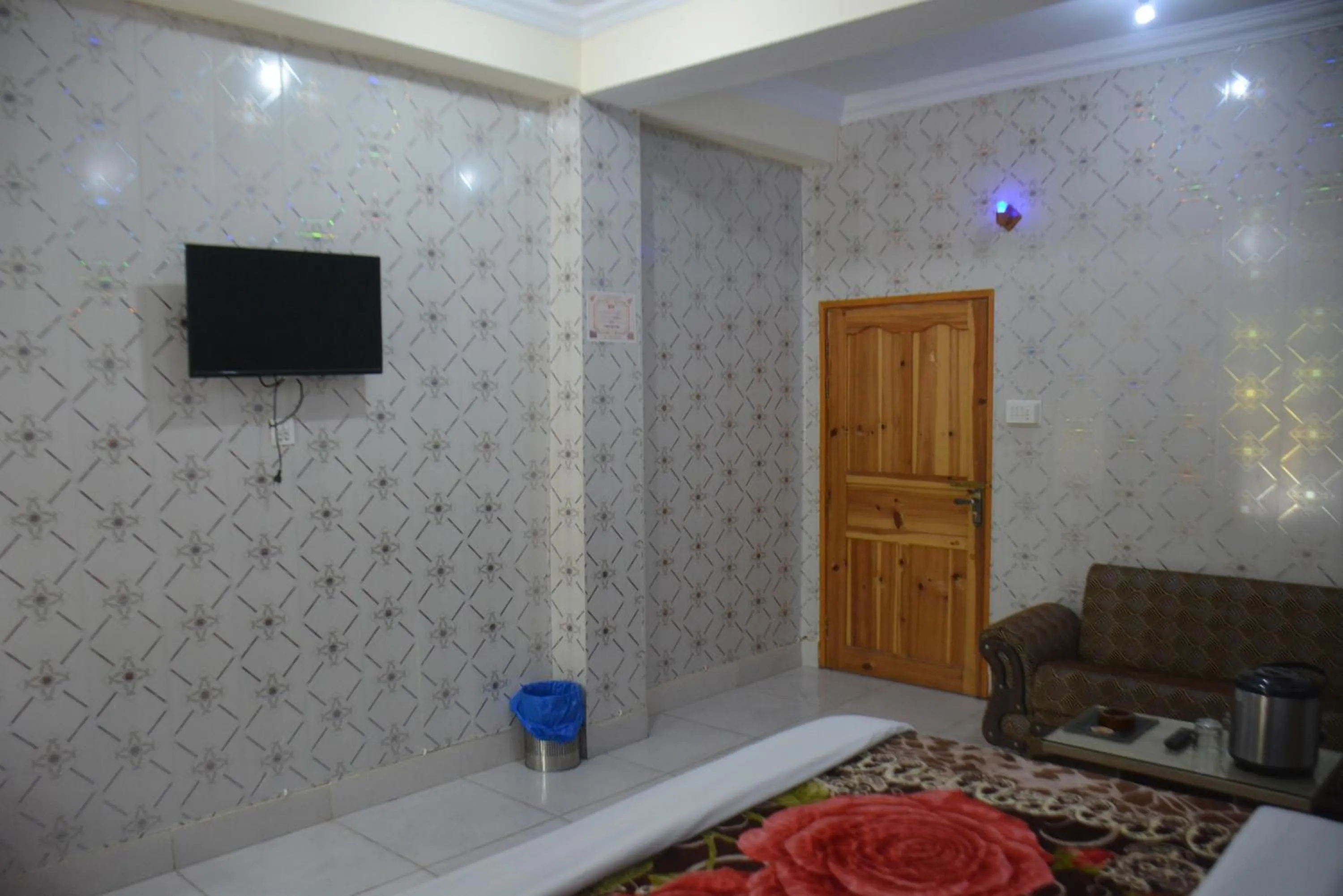 Bed in Eagle Nest, Malam Jabba by LMC