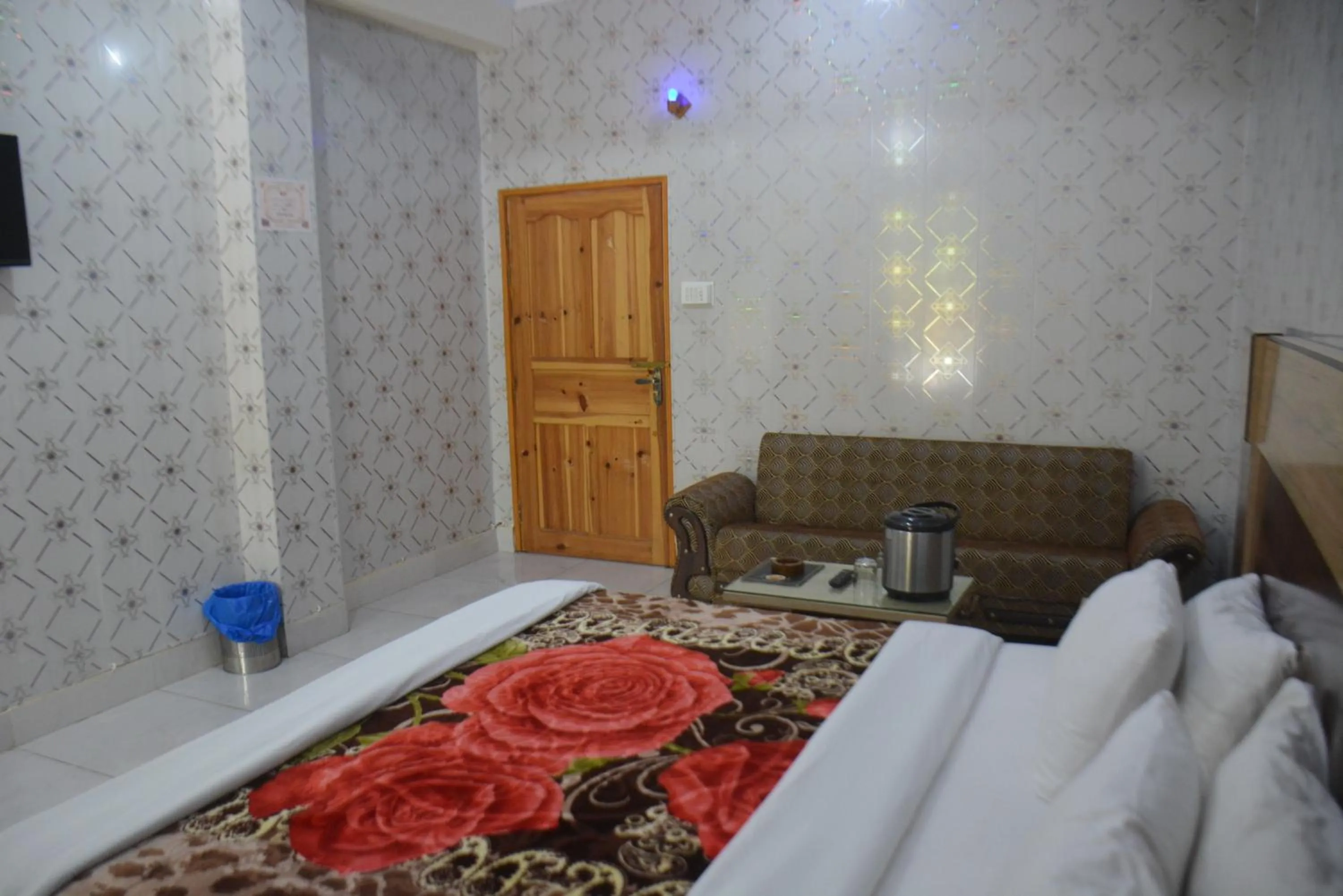 Bed in Eagle Nest, Malam Jabba by LMC