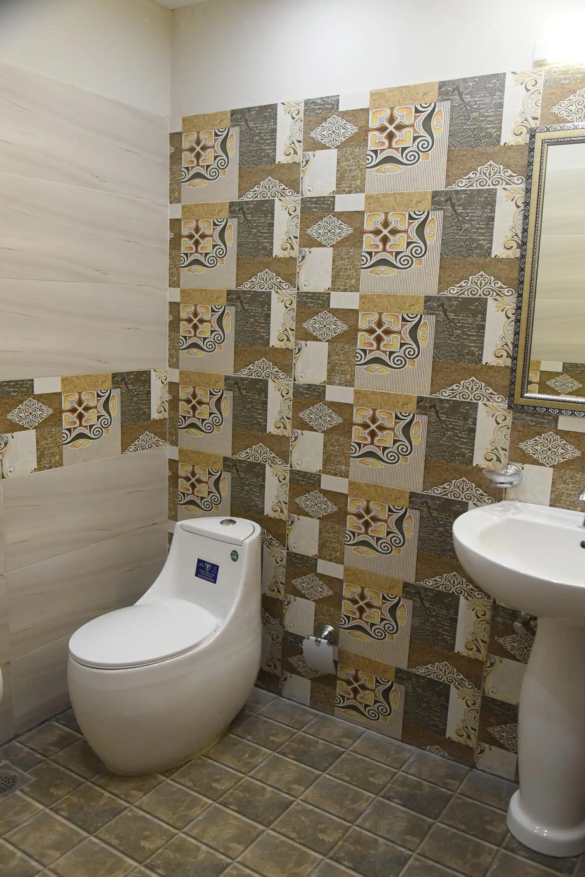 Toilet in Hotel white season Gulberg