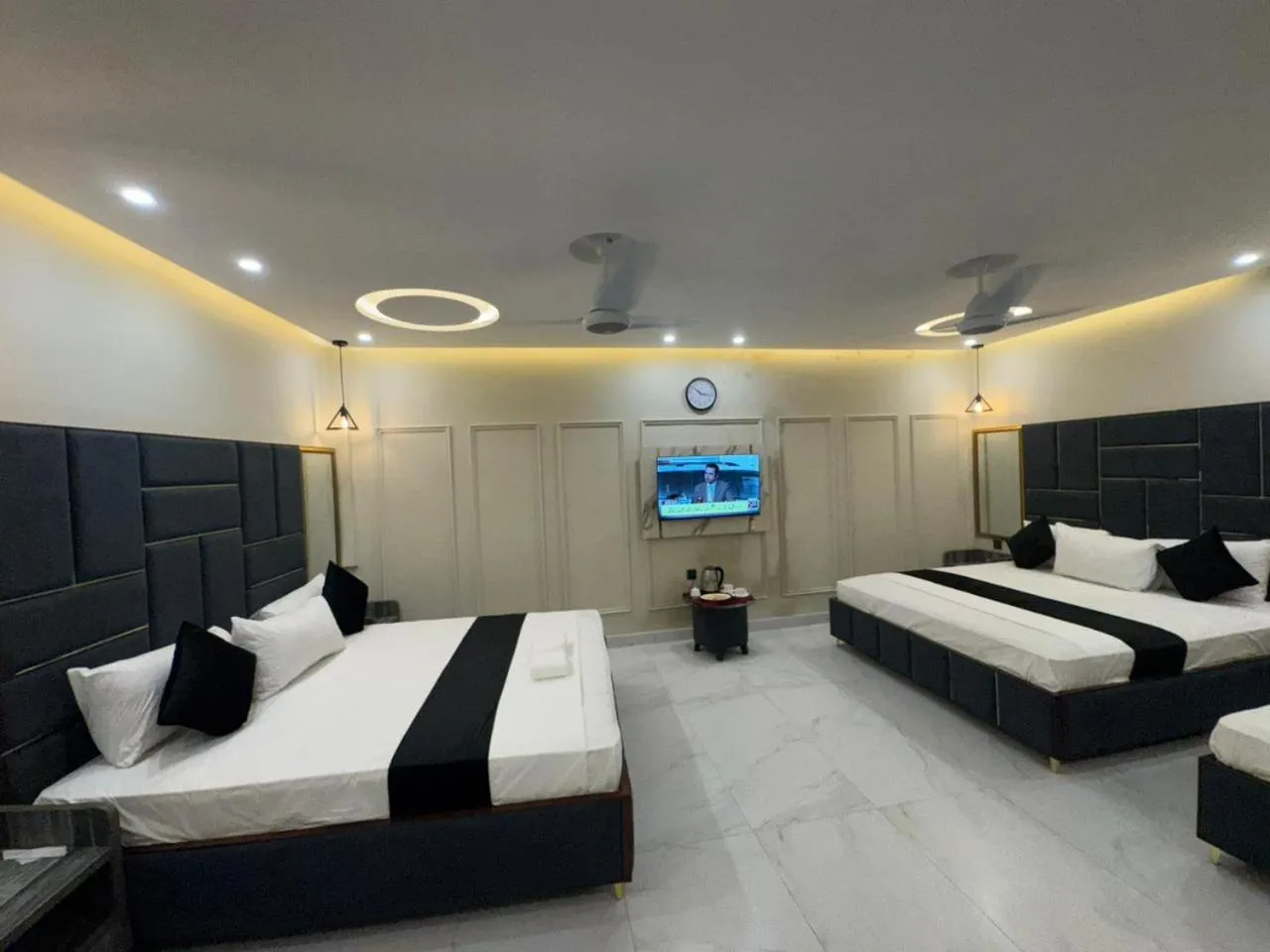 Bed in Hotel white season Gulberg