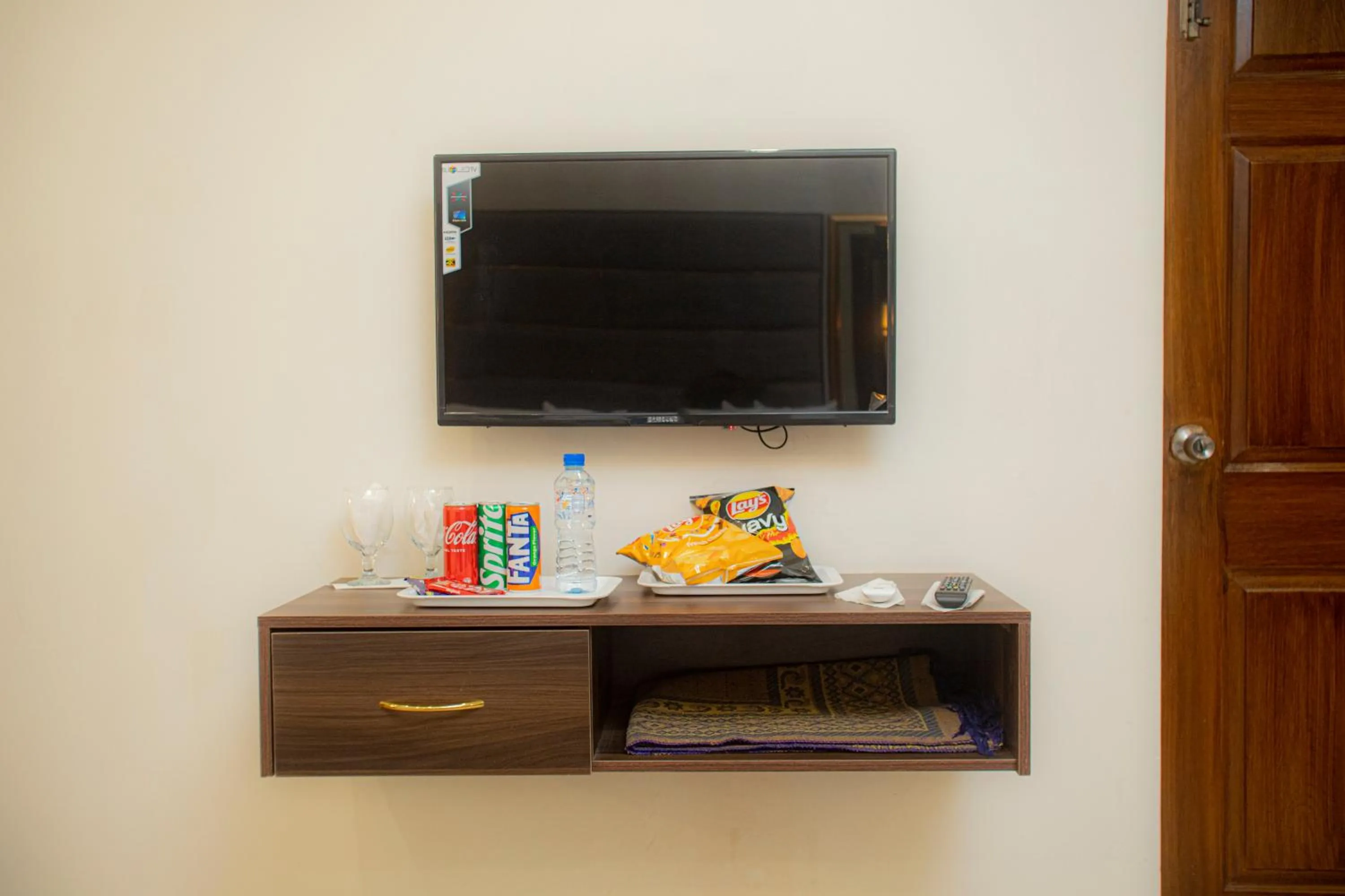 TV and multimedia in Hotel white season Gulberg