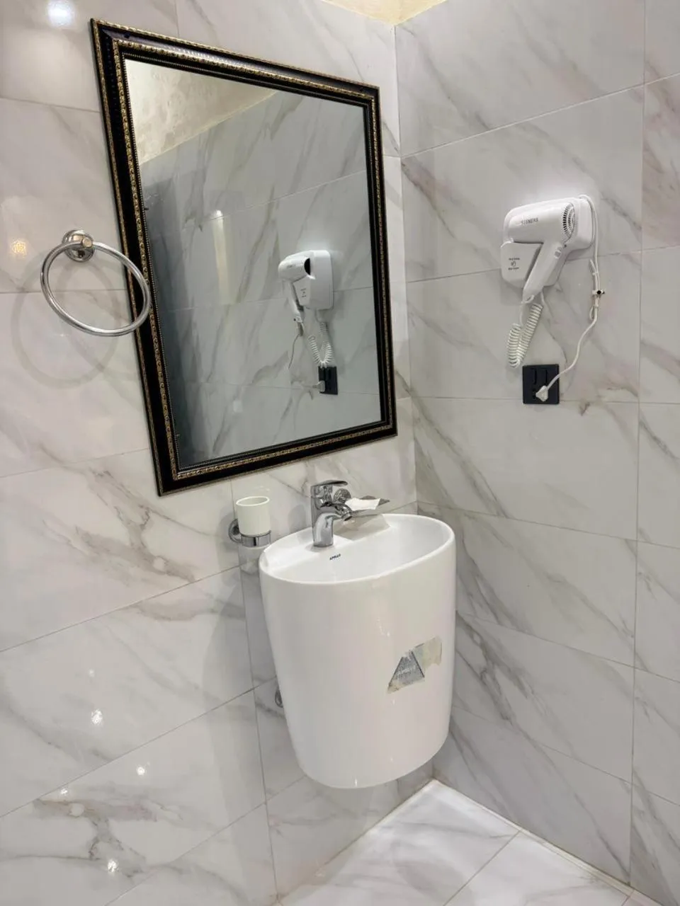 Hotel white season Gulberg