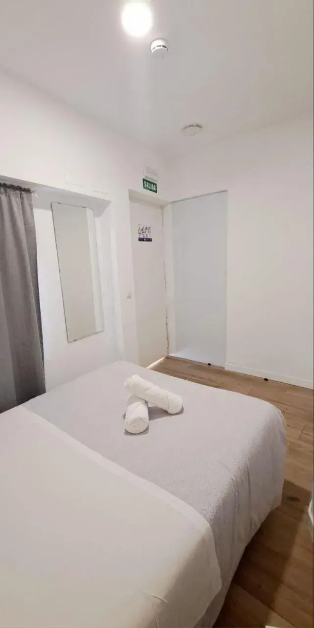 Double Room with Private Bathroom in AYZ Joaquín Pol - Auto check-in property Double Room with Private Bathroom in AYZ Joaquín Pol - Auto check-in property