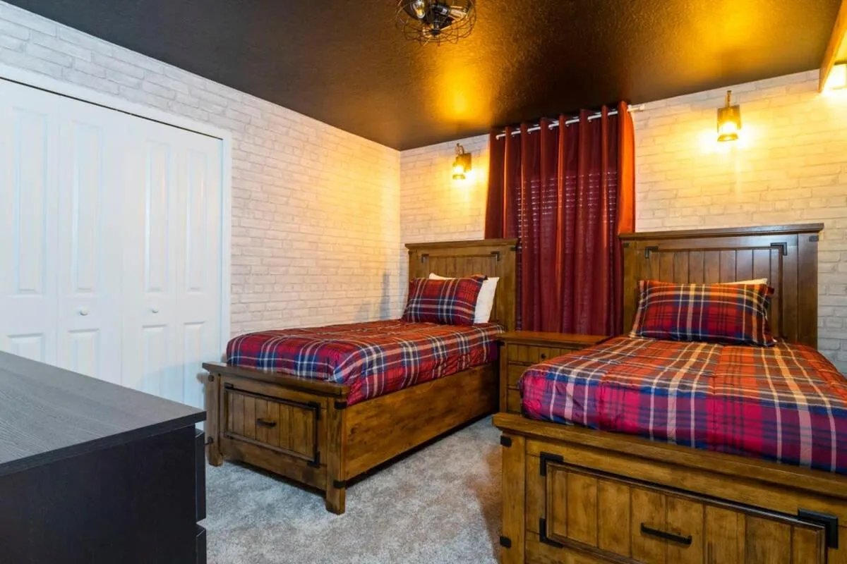 Bed in Luxurious Home w Theme Beds & Private Pool