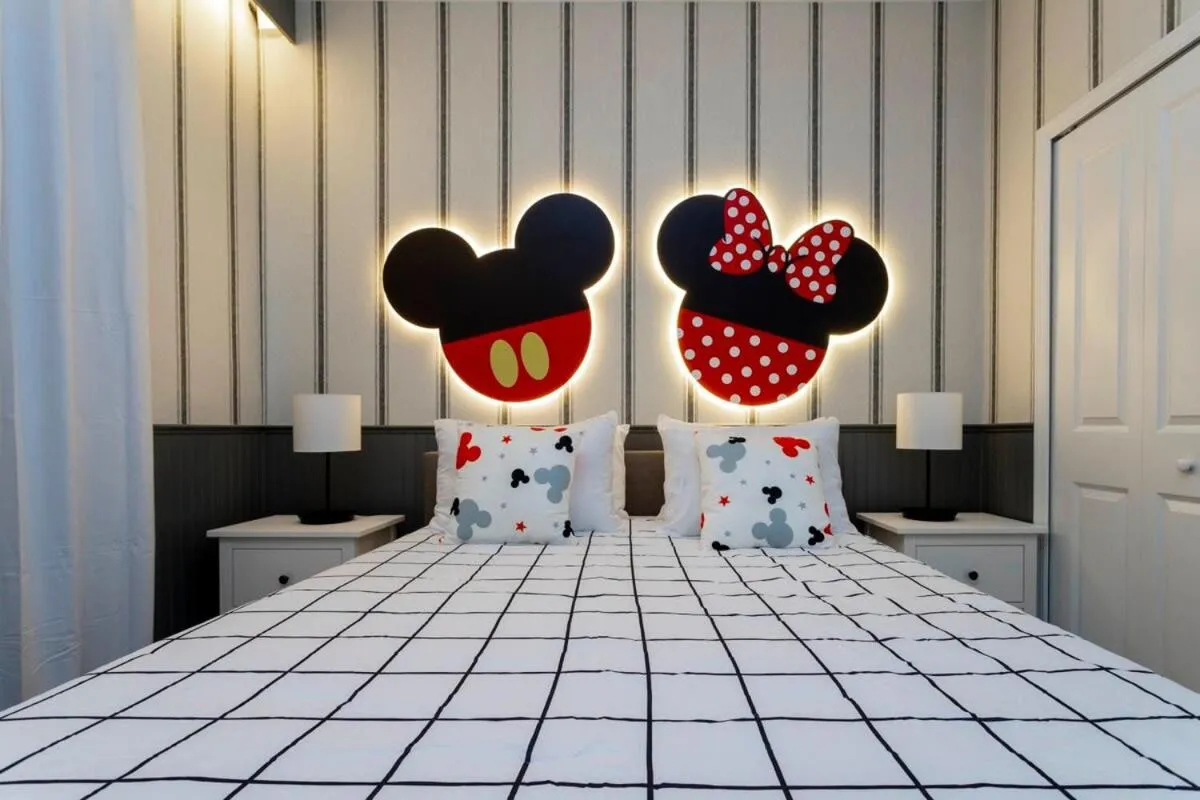 Bed in Luxurious Home w Theme Beds & Private Pool