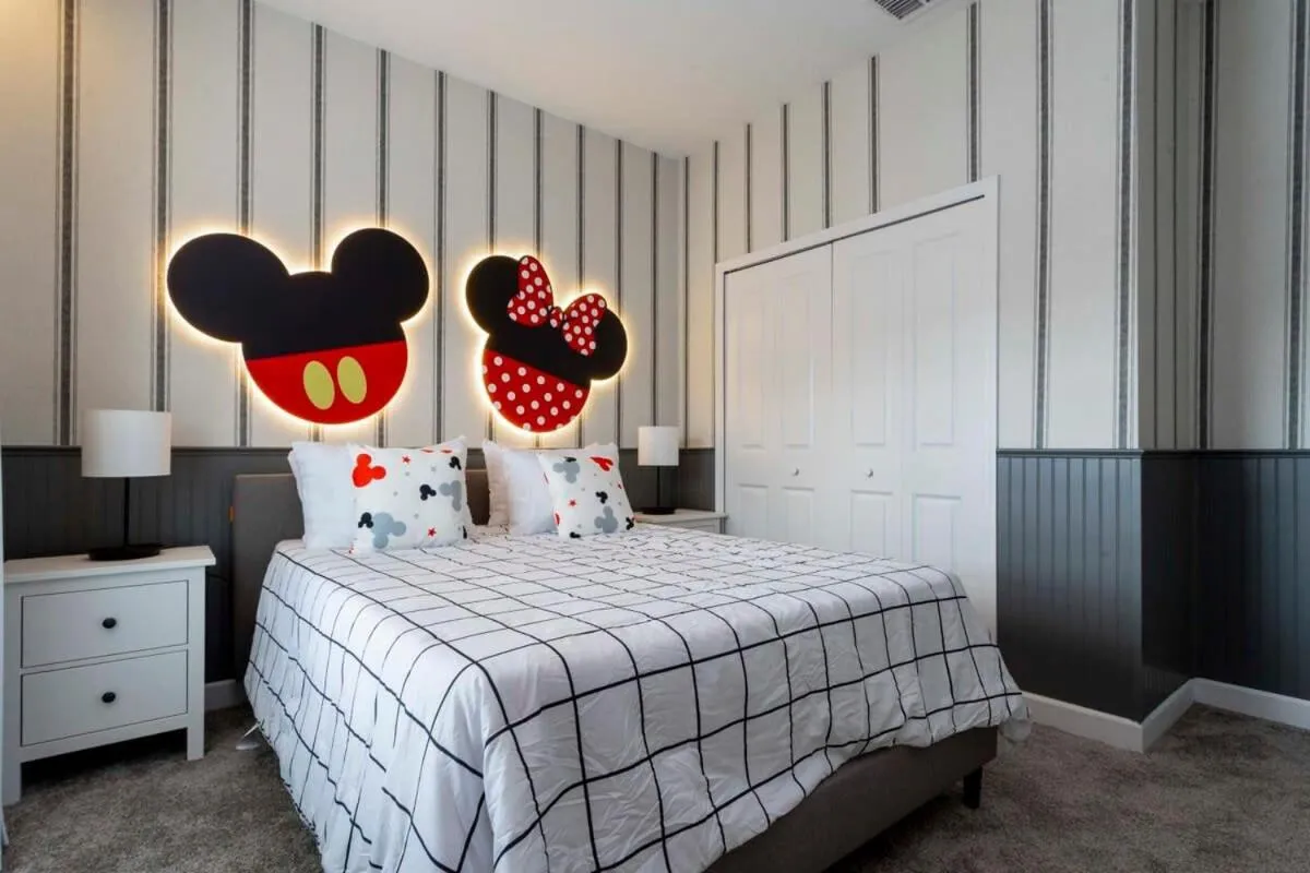 Bed in Luxurious Home w Theme Beds & Private Pool