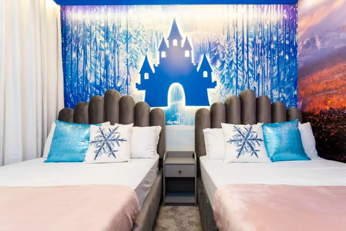 Bed in Luxurious Home w Theme Beds & Private Pool