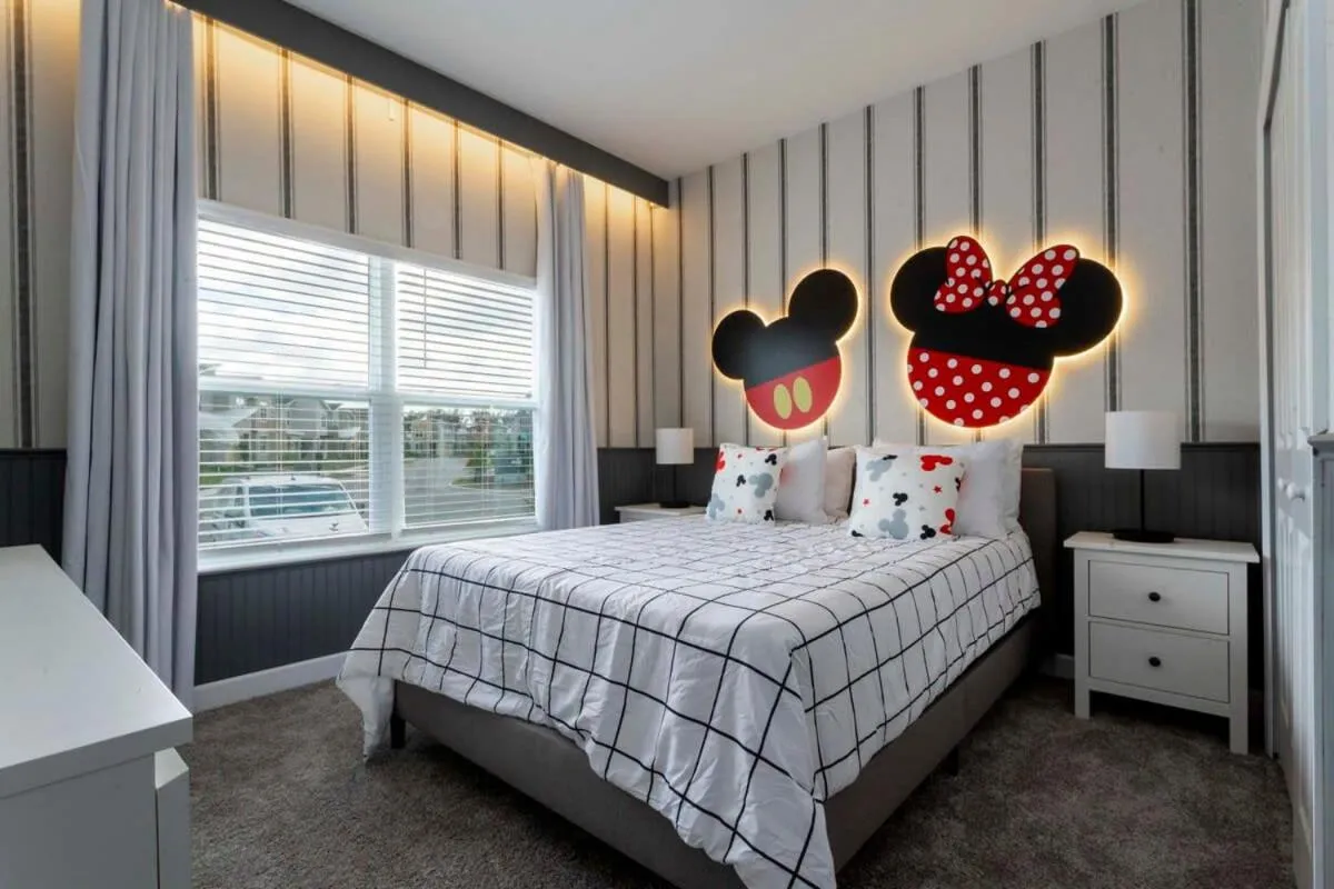 Bed in Luxurious Home w Theme Beds & Private Pool