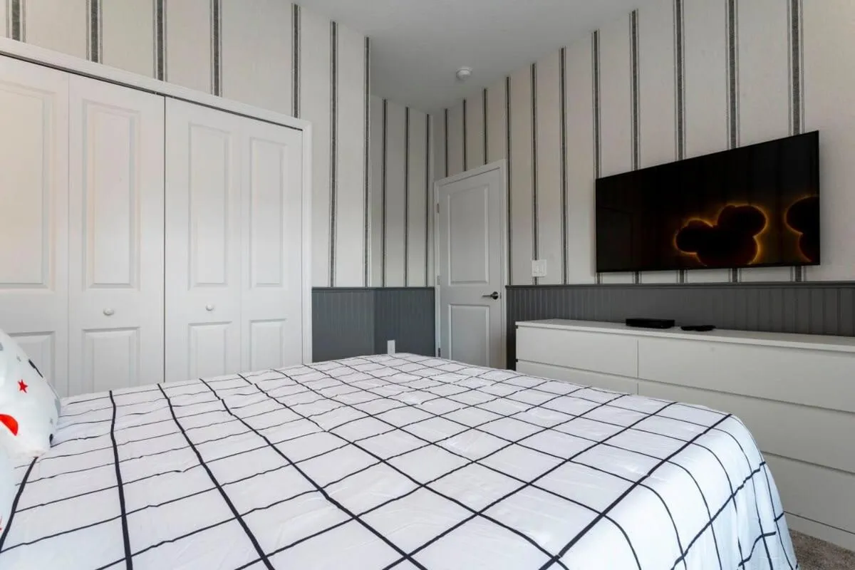 Bed in Luxurious Home w Theme Beds & Private Pool