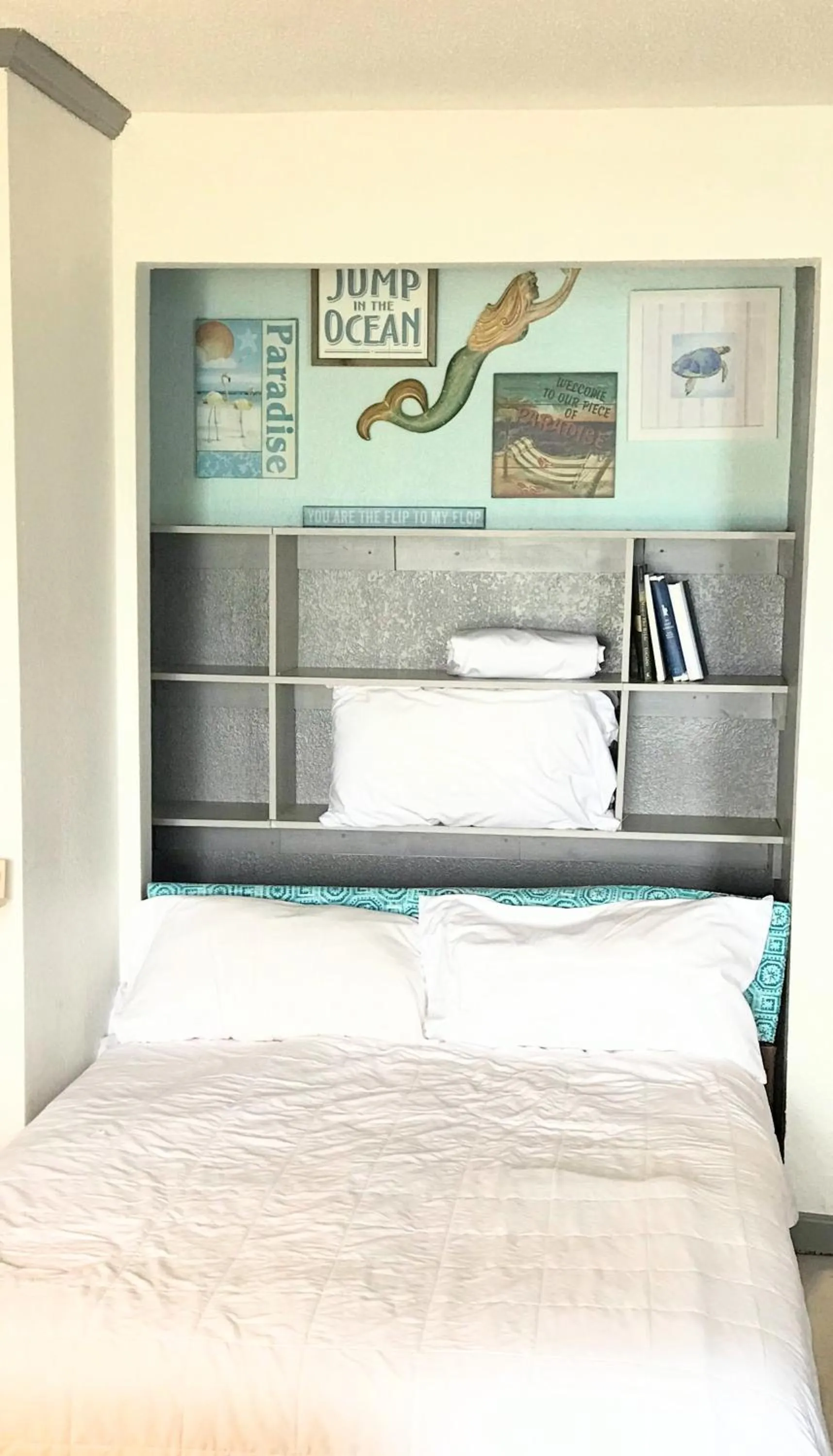 Bed in Flip Flop at Compass Cove