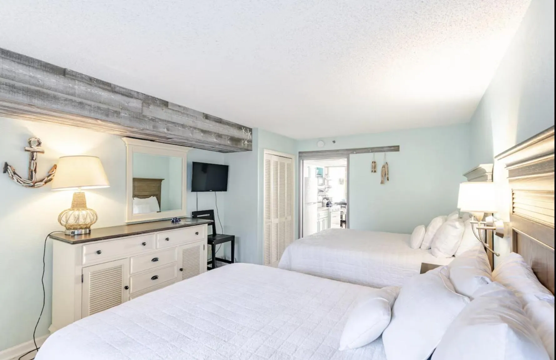 Bedroom, Bed in Flip Flop at Compass Cove