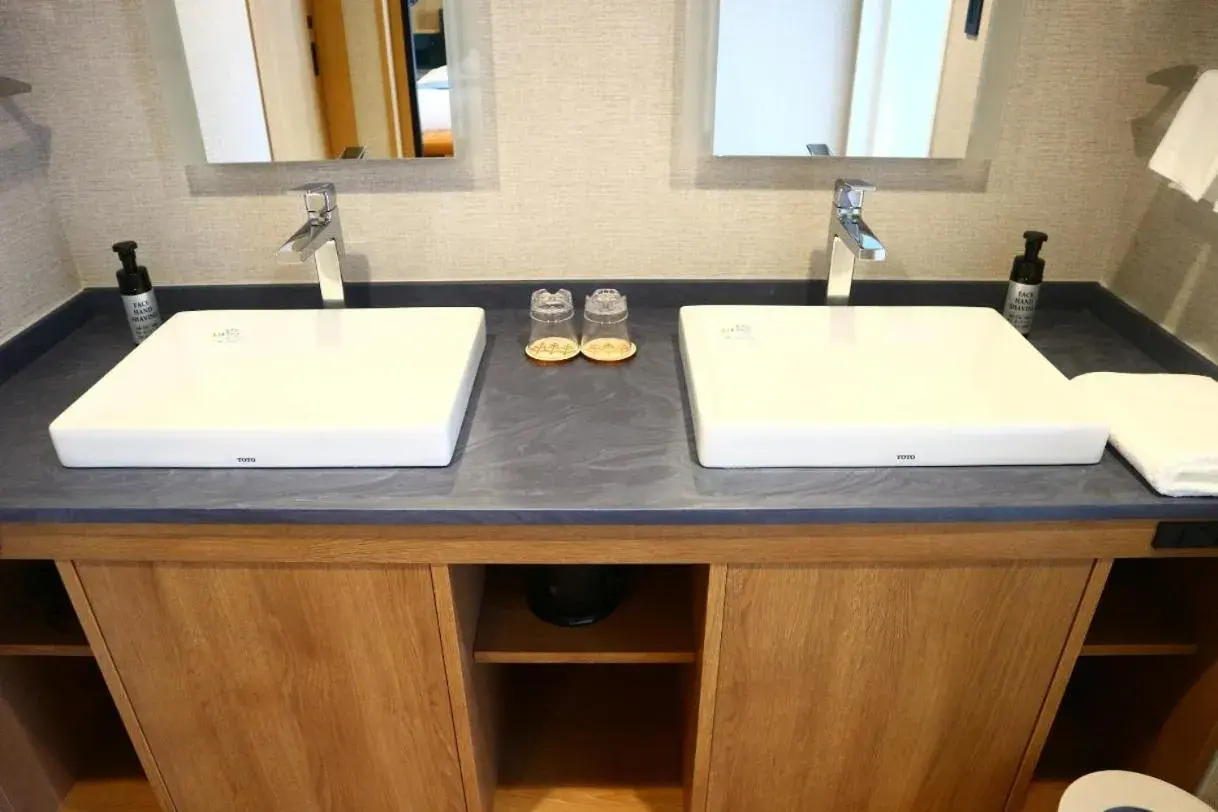 Superior Twin Room - single occupancy in AQA Hotel Premium Superior Twin Room - single occupancy in AQA Hotel Premium