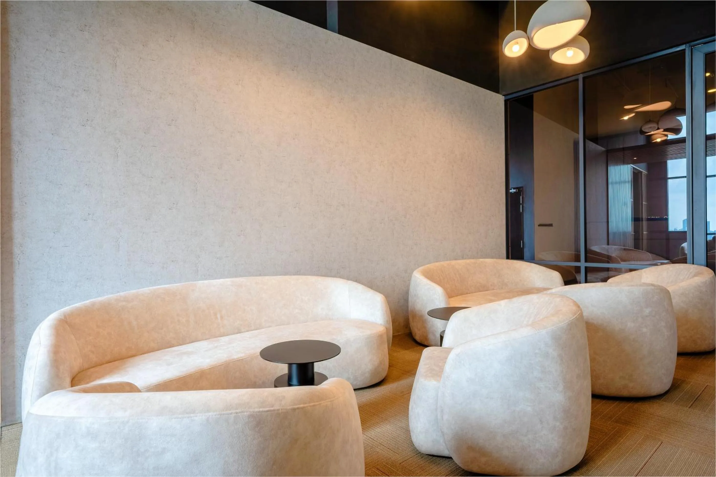 Lounge or bar in Societe Suite by Lyfehaus