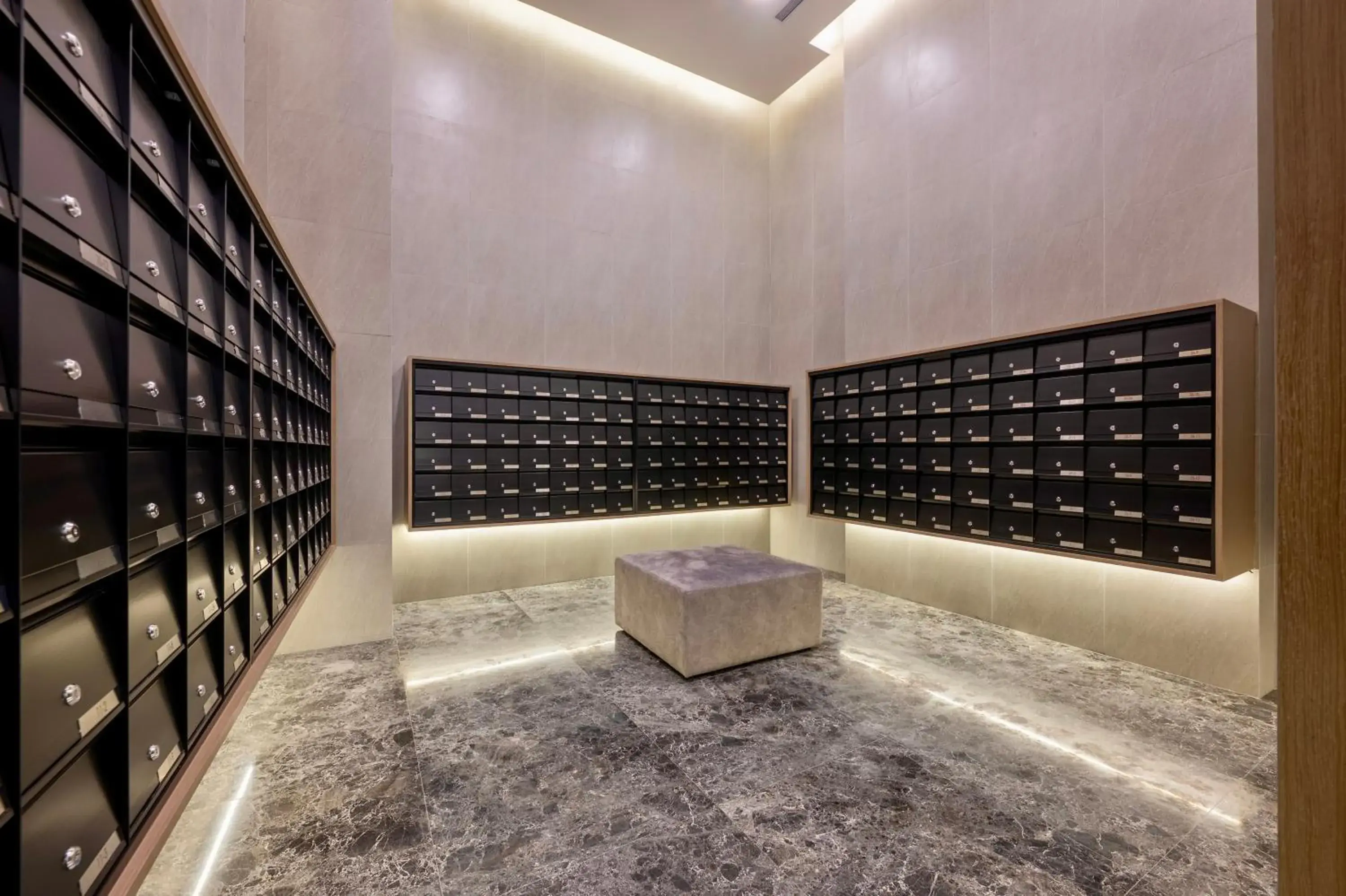 Property building in Societe Suite by Lyfehaus Property building in Societe Suite by Lyfehaus