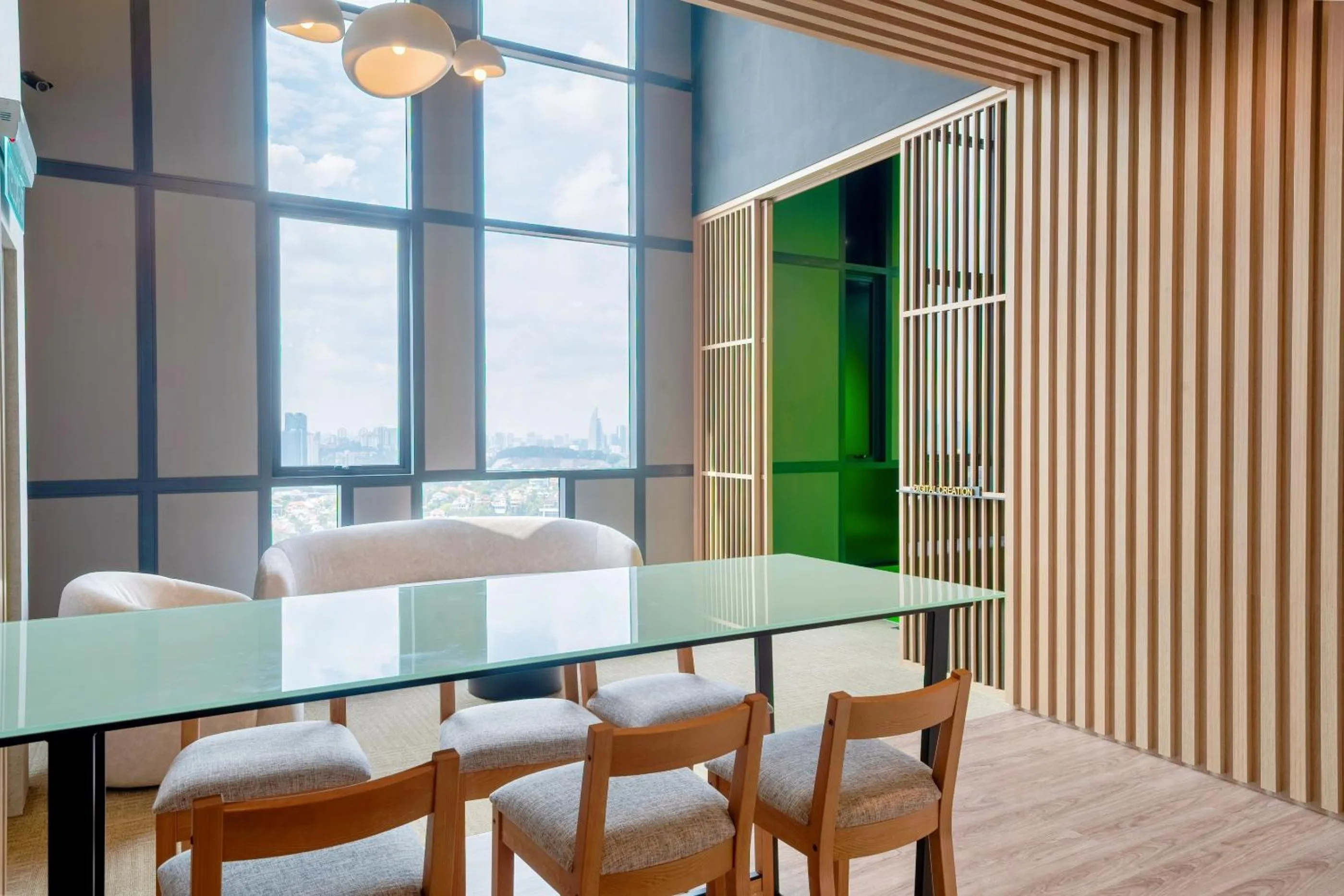 Lounge or bar in Societe Suite by Lyfehaus